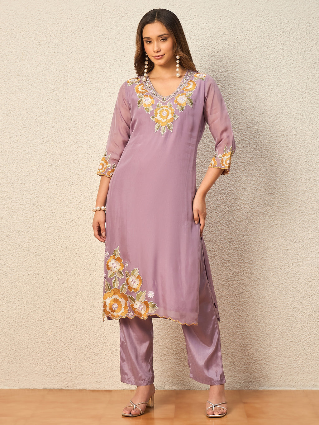Women Floral Embroidered Regular Thread Work Kurta with Trousers & With Dupatta