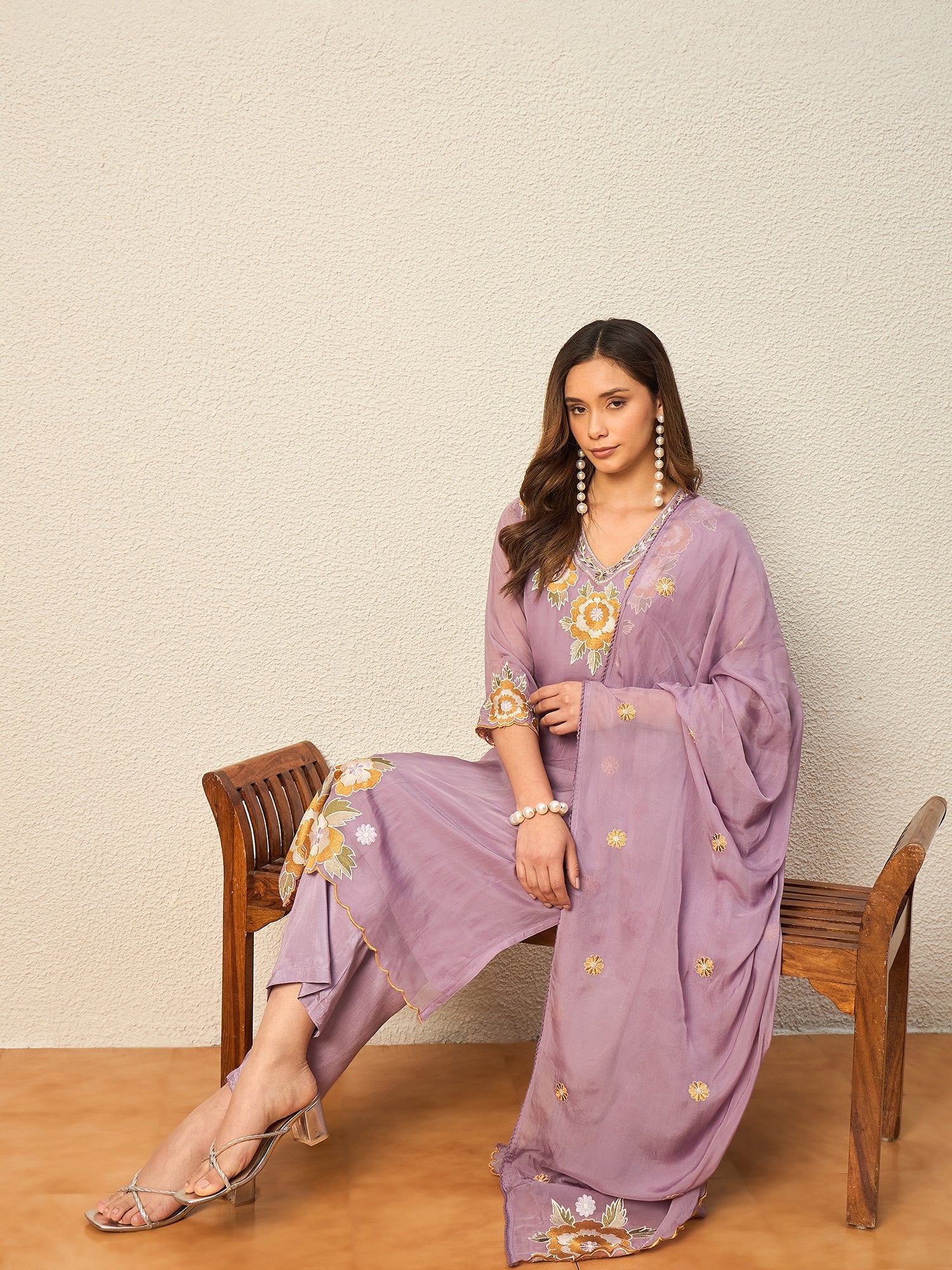 Women Floral Embroidered Regular Thread Work Kurta with Trousers & With Dupatta