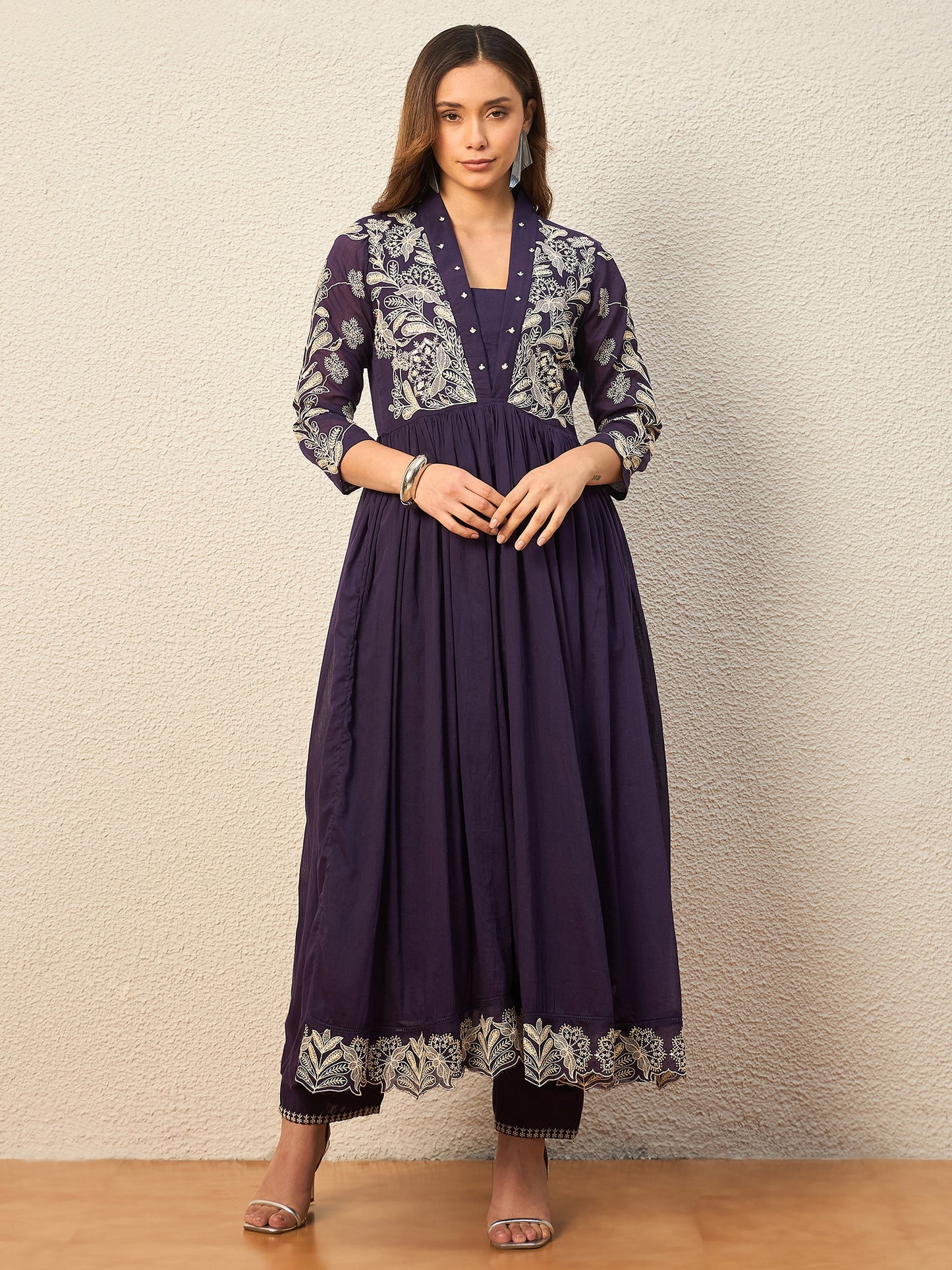 Women Floral Embroidered Panelled Thread Work Kurta with Trousers & With Dupatta