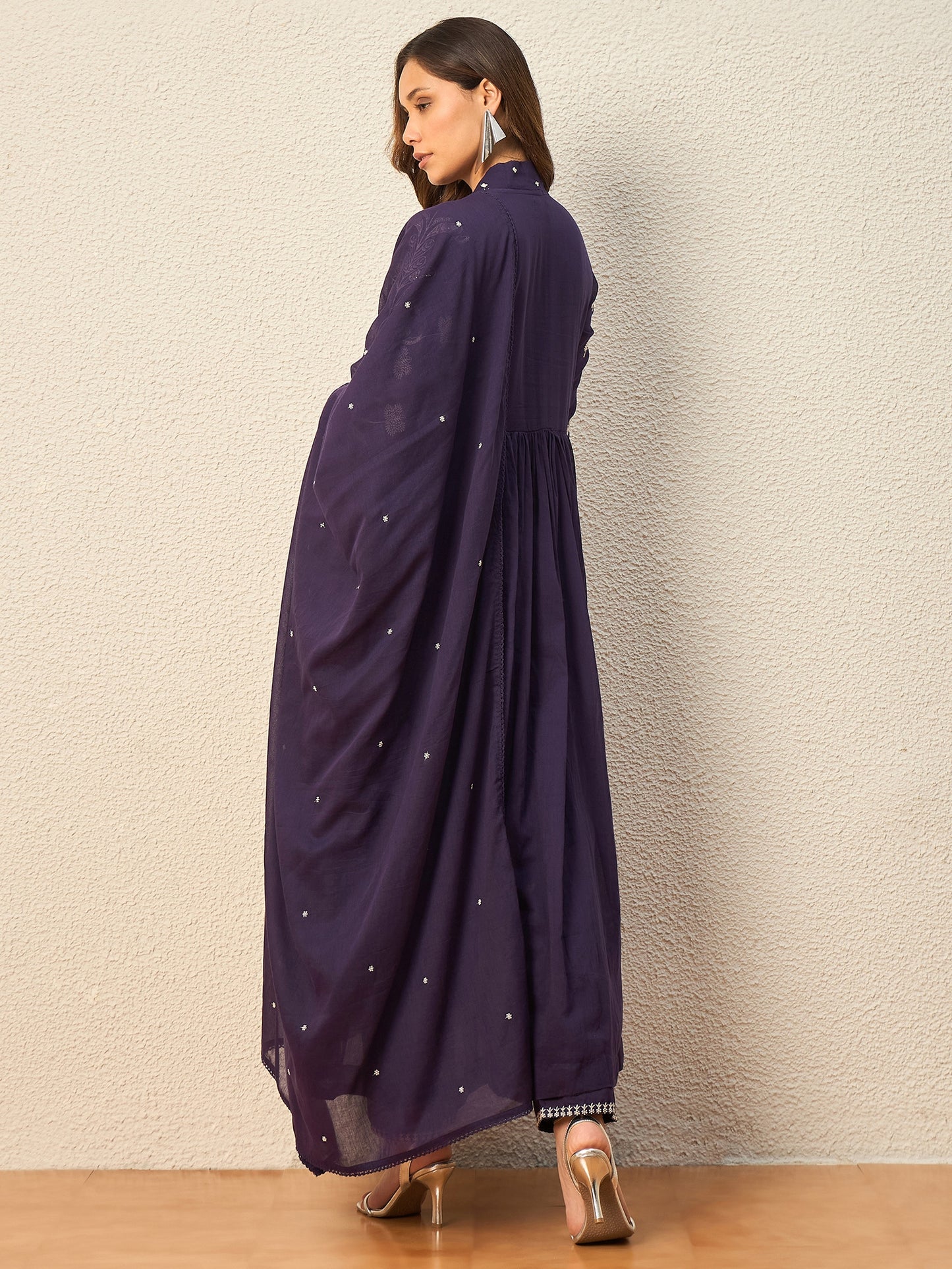 Women Floral Embroidered Panelled Thread Work Kurta with Trousers & With Dupatta