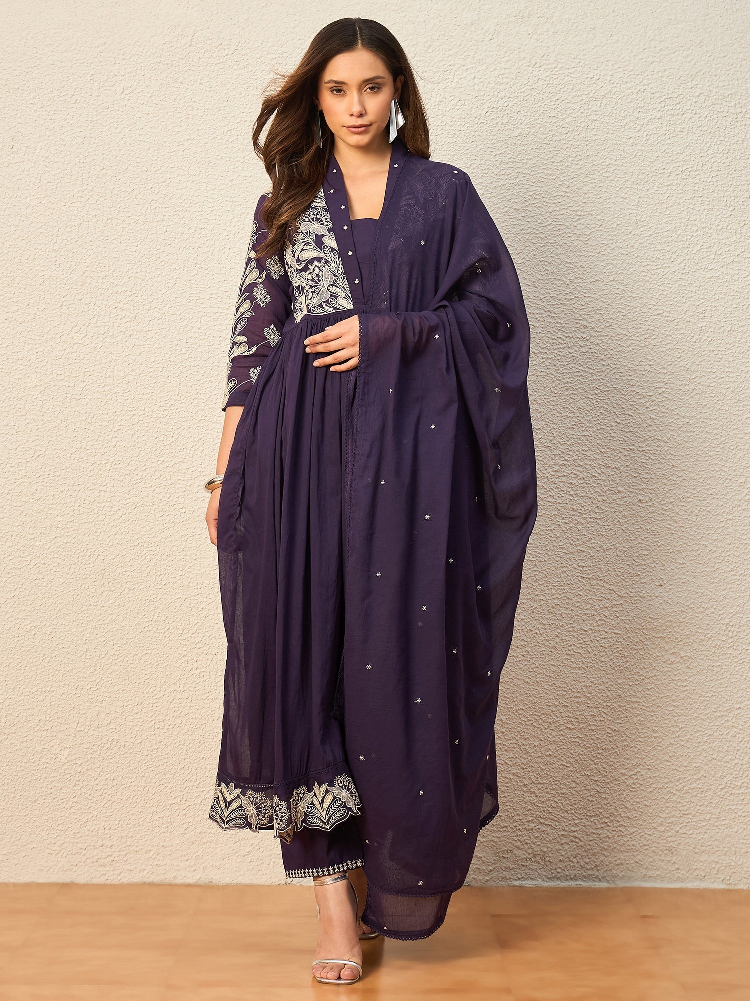 Women Floral Embroidered Panelled Thread Work Kurta with Trousers & With Dupatta