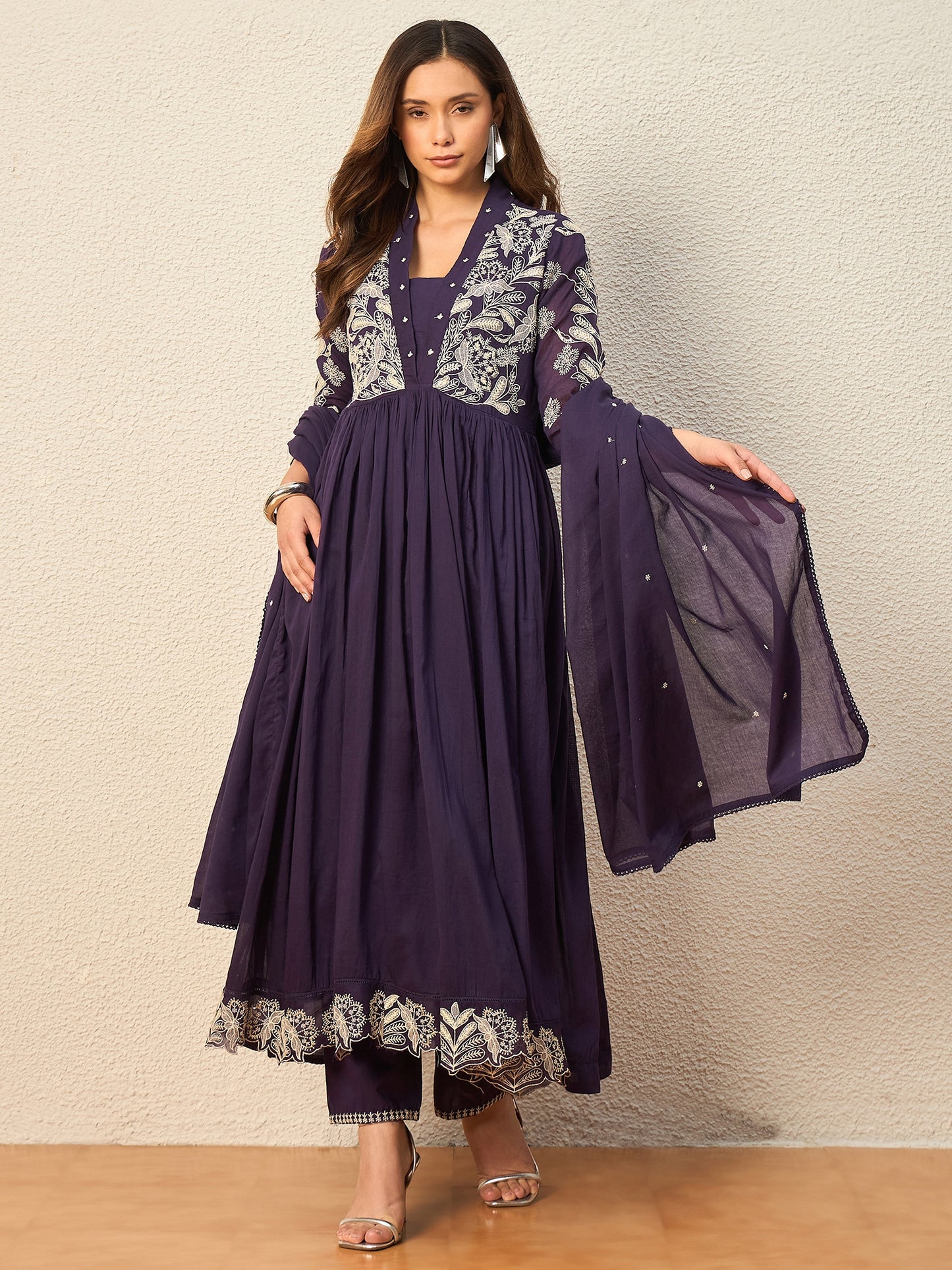 Women Floral Embroidered Panelled Thread Work Kurta with Trousers & With Dupatta