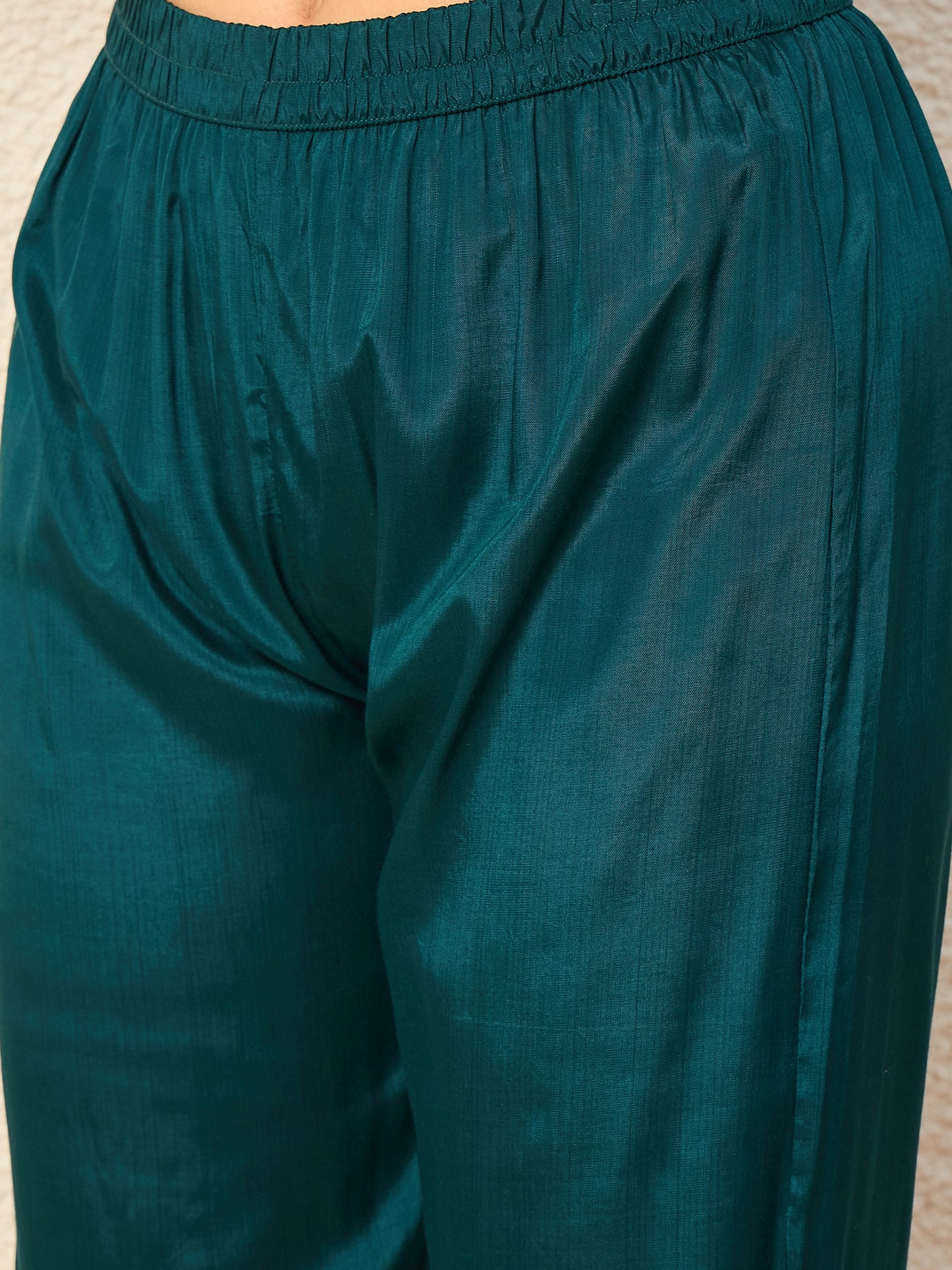 Women Floral Embroidered Regular Thread Work Kurta with Trousers & With Dupatta