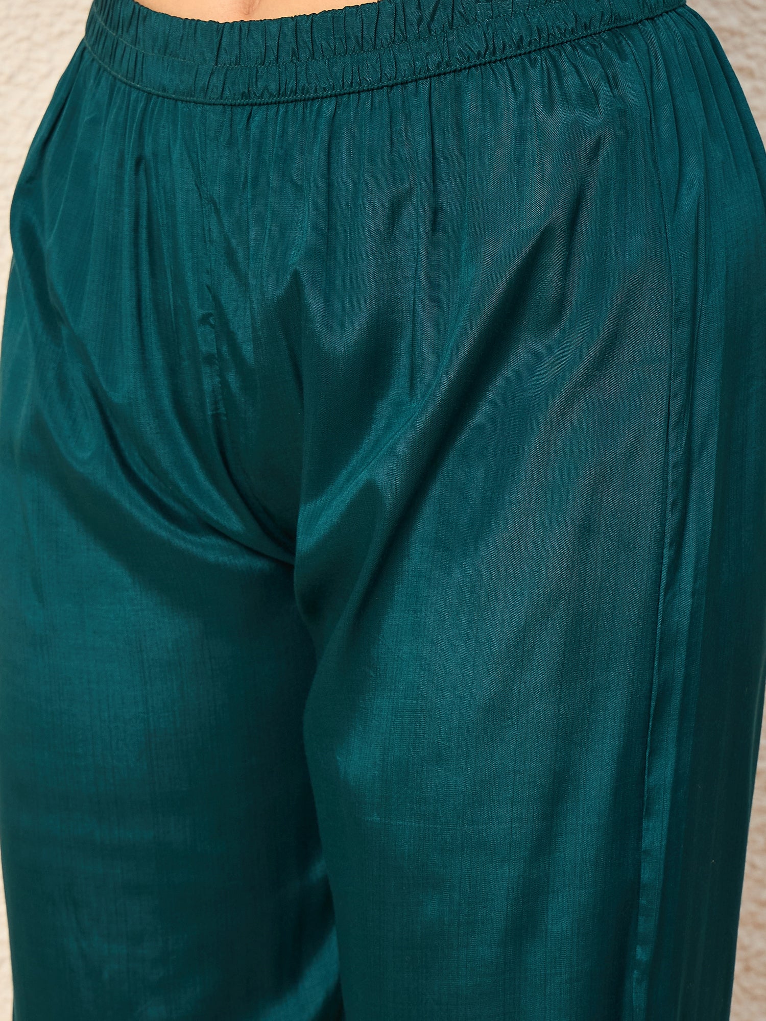 Women Floral Embroidered Regular Thread Work Kurta with Trousers & With Dupatta