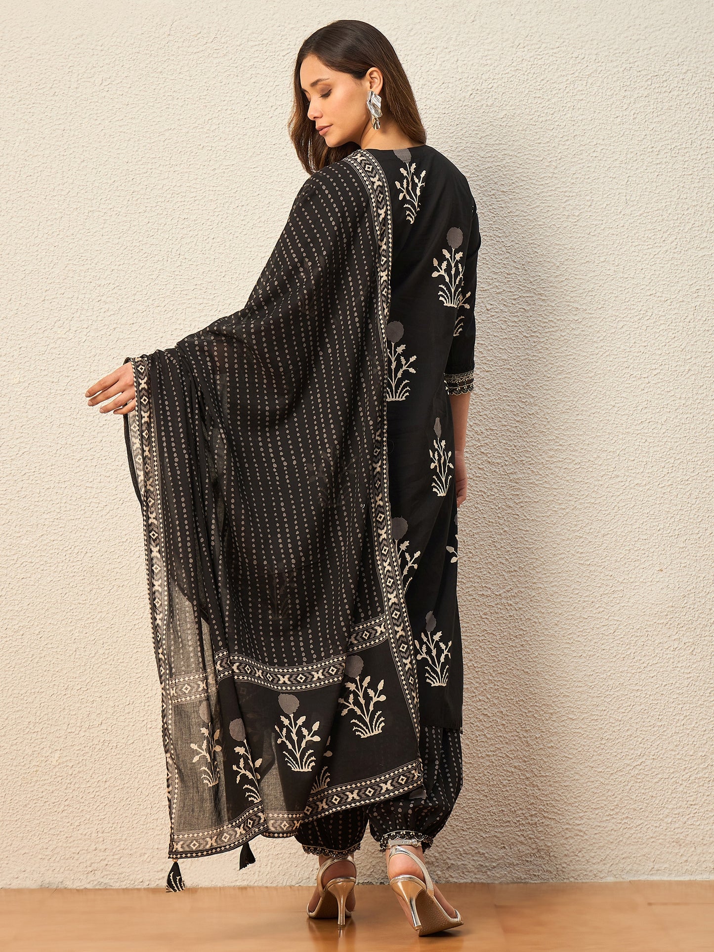 Women Ethnic Motifs Printed Regular Thread Work Pure Cotton Kurta with Patiala & With Dupatta