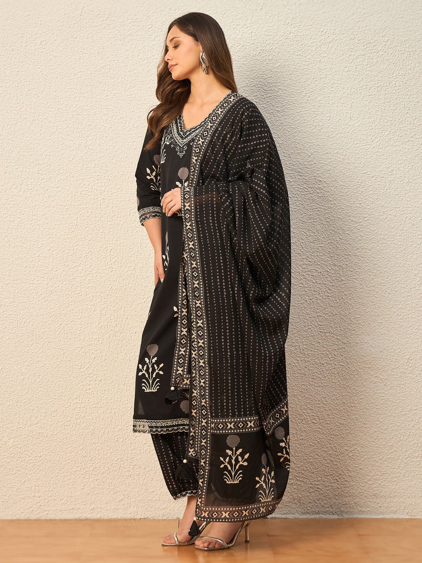 Women Ethnic Motifs Printed Regular Thread Work Pure Cotton Kurta with Patiala & With Dupatta