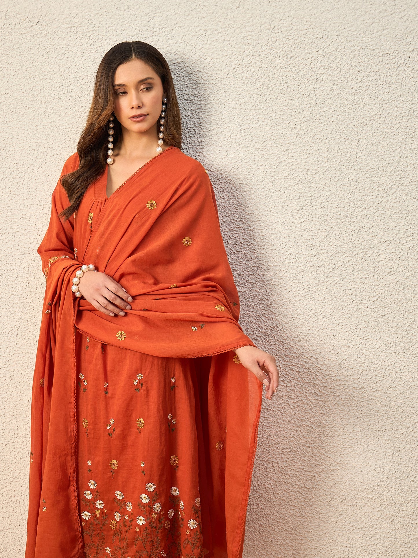 Women Floral Embroidered Regular Thread Work Kurta with Trousers & With Dupatta