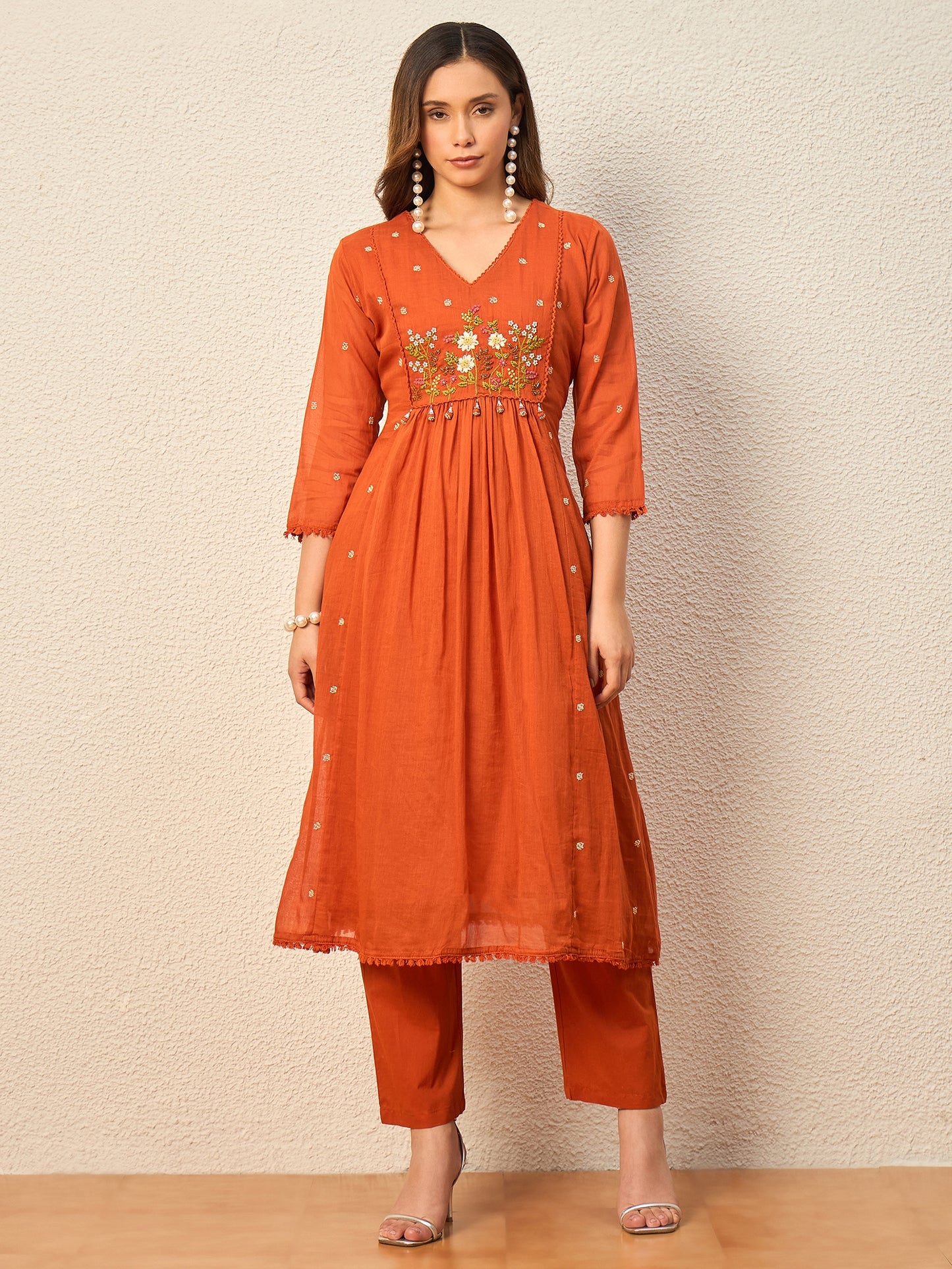 Women Floral Embroidered Empire Thread Work Kurta with Trousers & With Dupatta