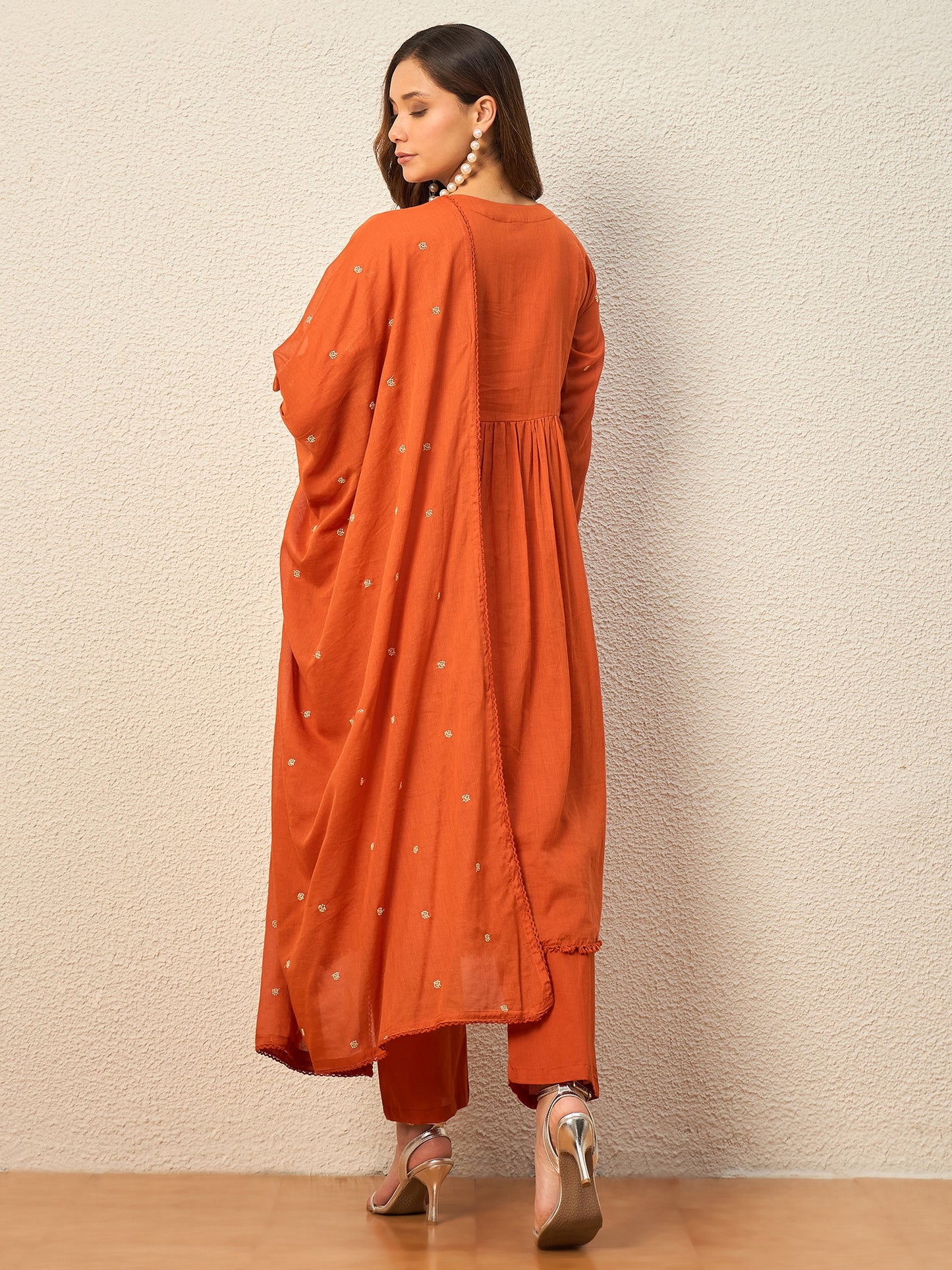 Women Floral Embroidered Empire Thread Work Kurta with Trousers & With Dupatta