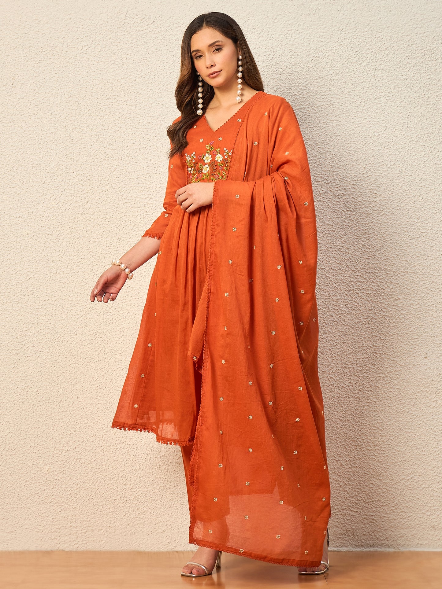 Women Floral Embroidered Empire Thread Work Kurta with Trousers & With Dupatta