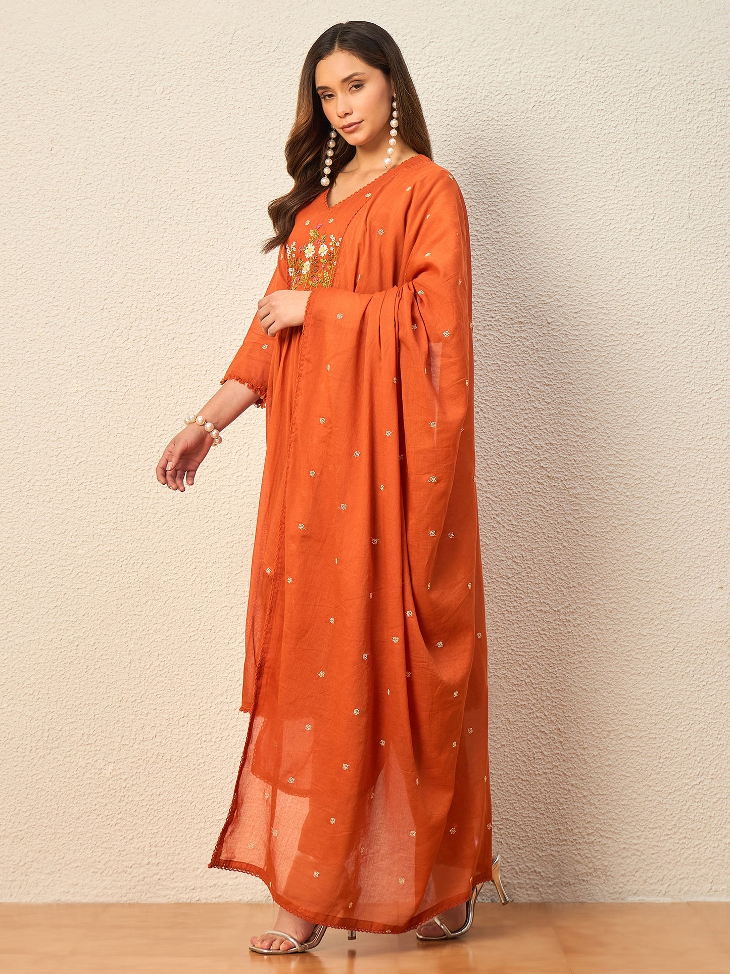 Women Floral Embroidered Empire Thread Work Kurta with Trousers & With Dupatta