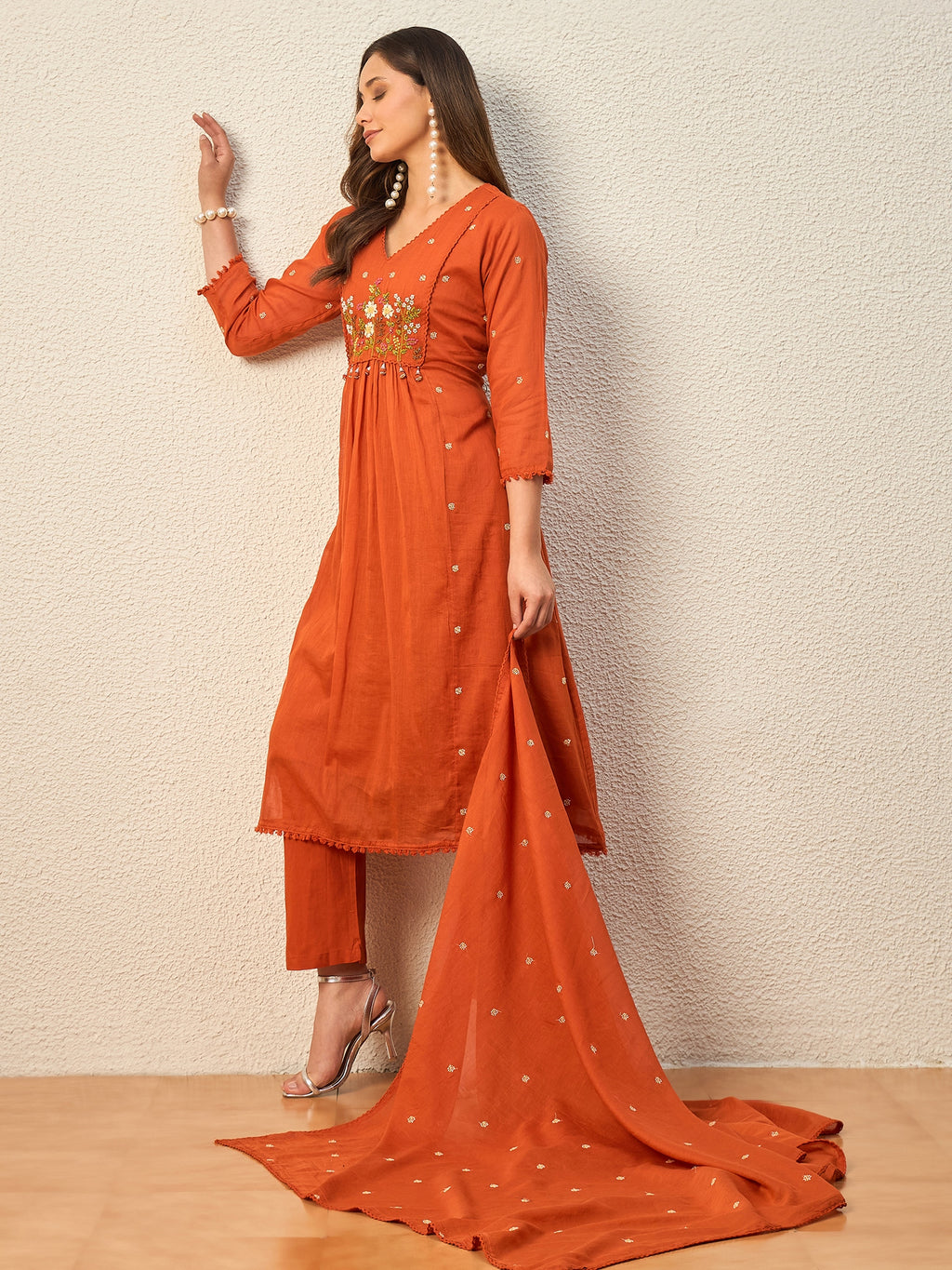Women Floral Embroidered Empire Thread Work Kurta with Trousers & With Dupatta