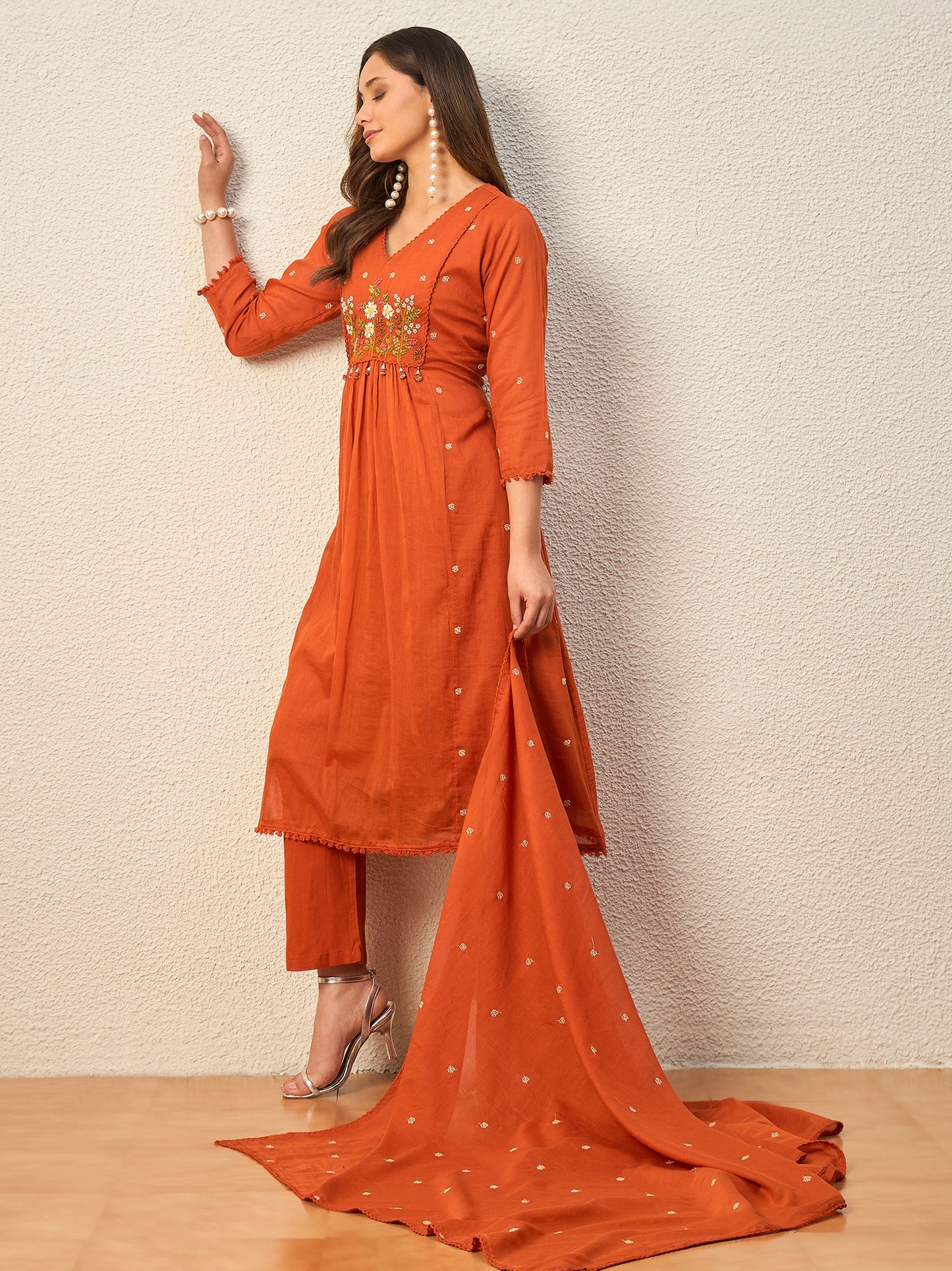 Women Floral Embroidered Empire Thread Work Kurta with Trousers & With Dupatta