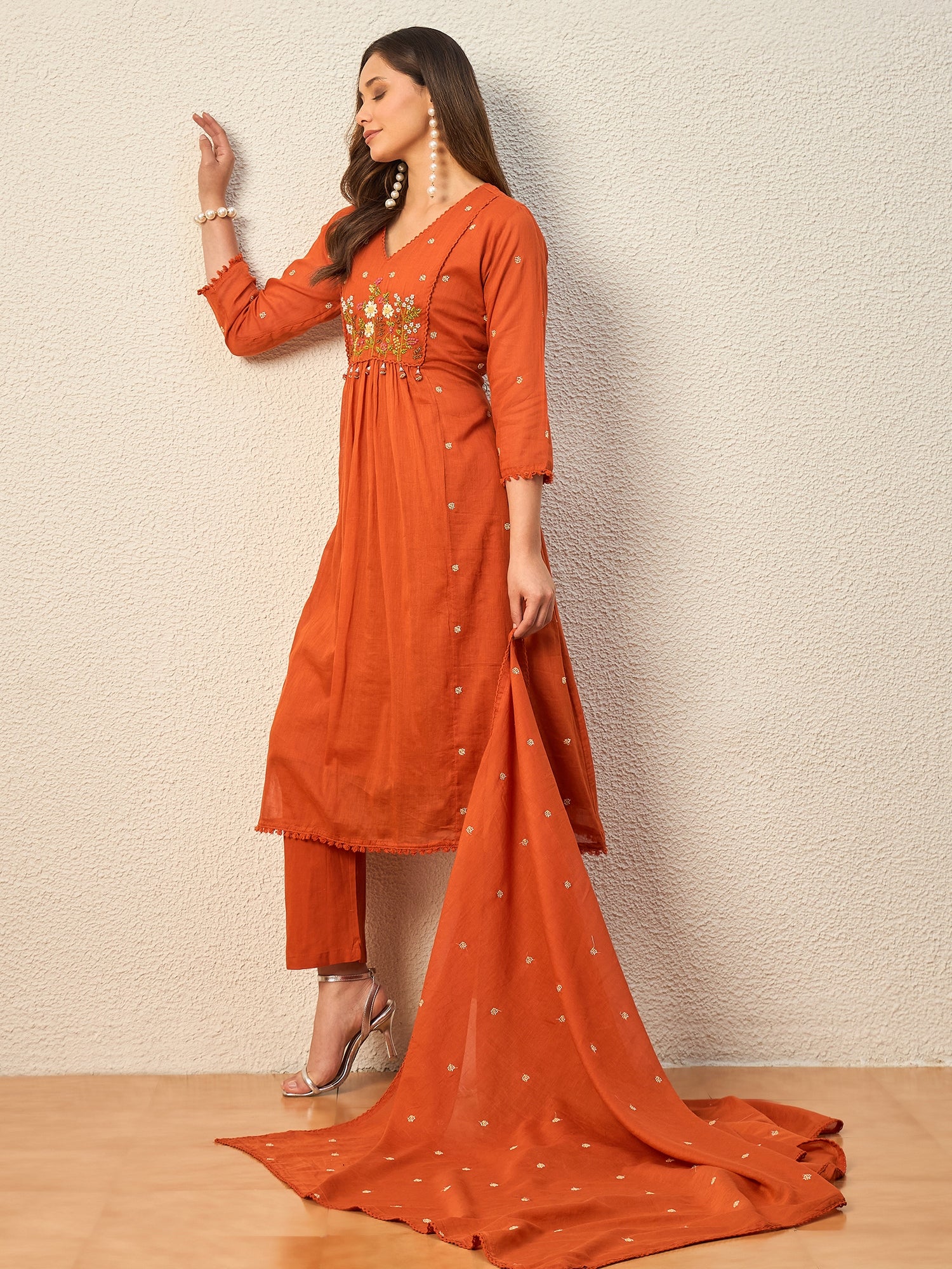 Women Floral Embroidered Empire Thread Work Kurta with Trousers & With Dupatta