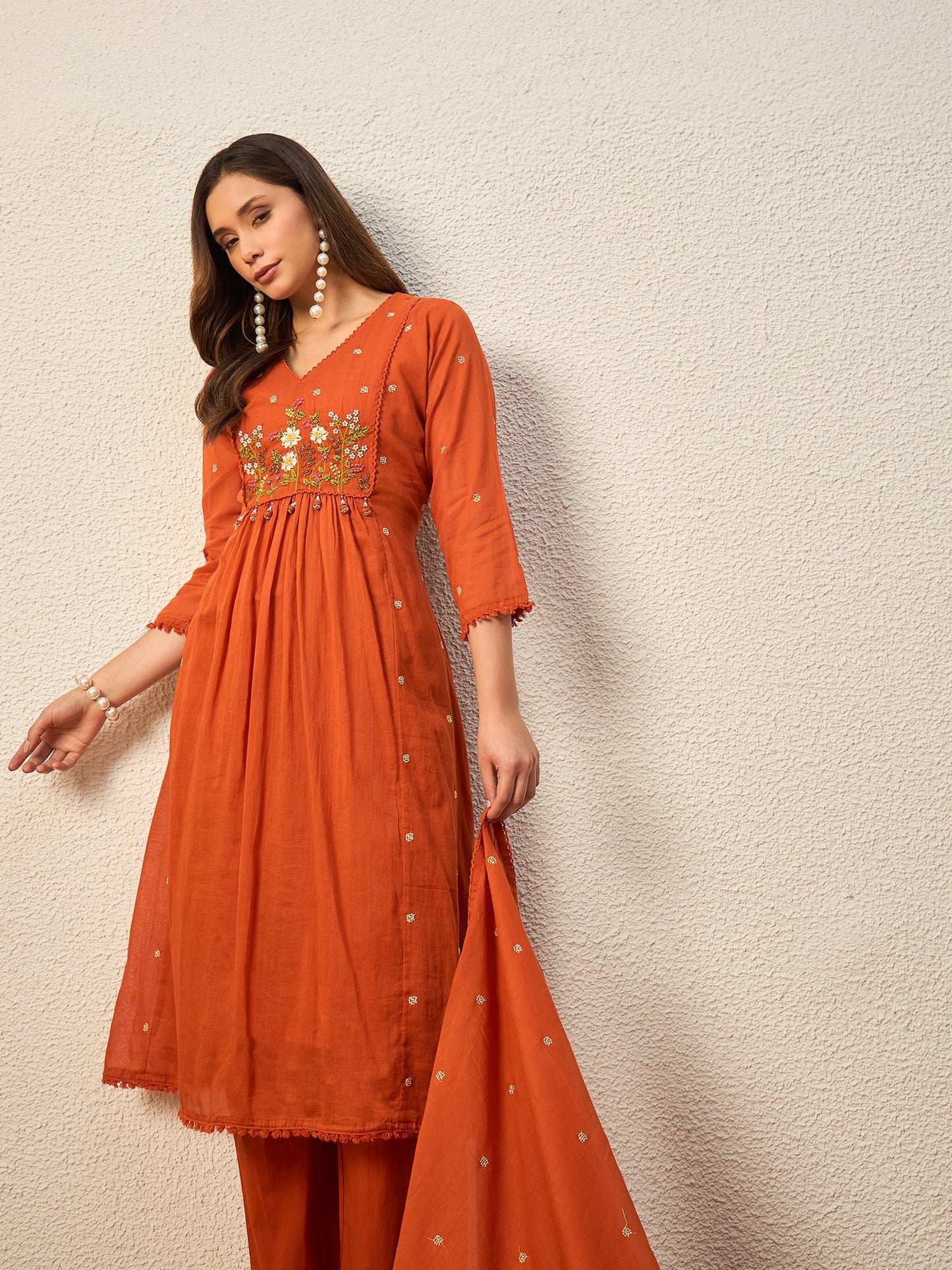 Women Floral Embroidered Empire Thread Work Kurta with Trousers & With Dupatta