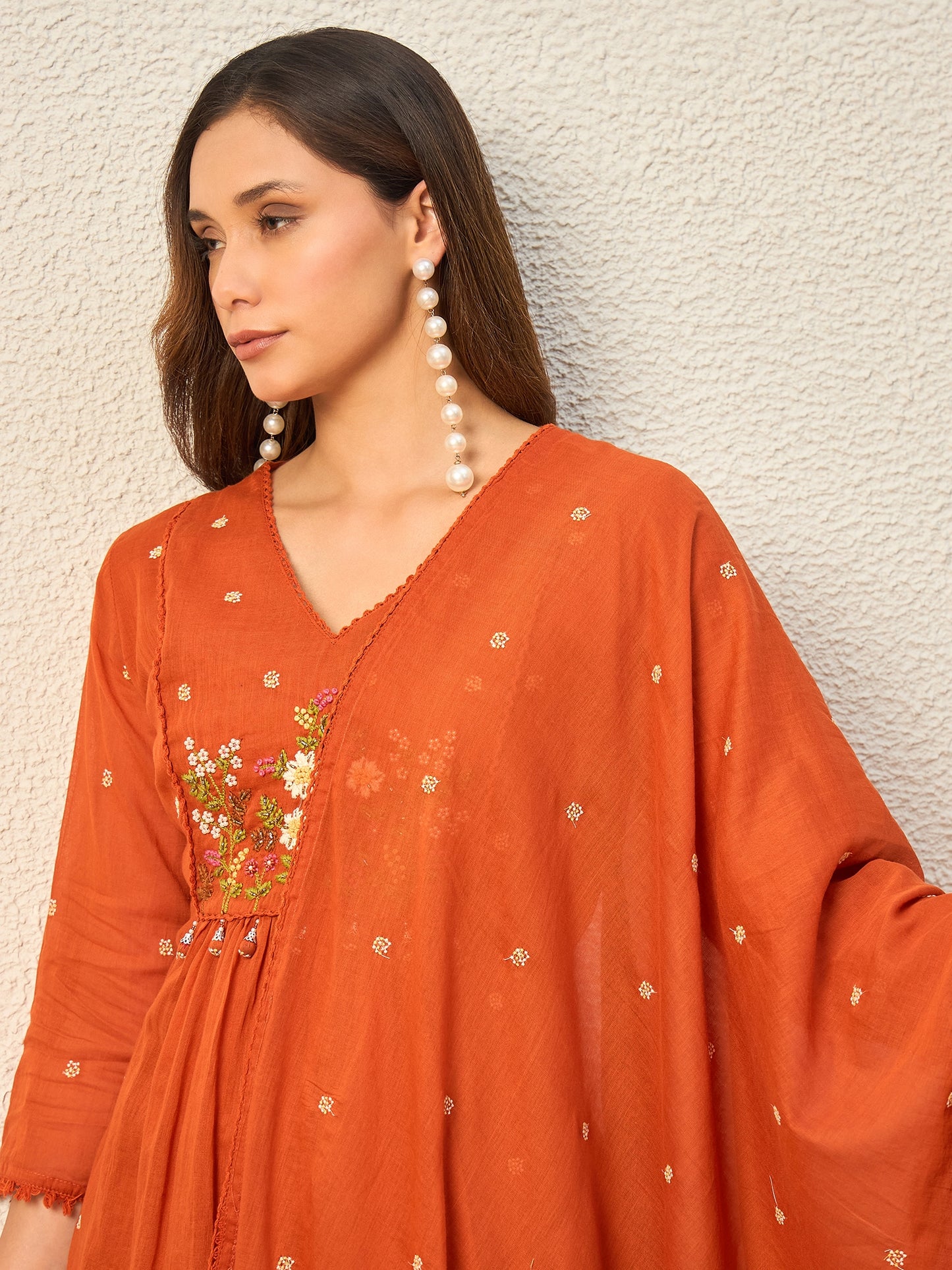 Women Floral Embroidered Empire Thread Work Kurta with Trousers & With Dupatta