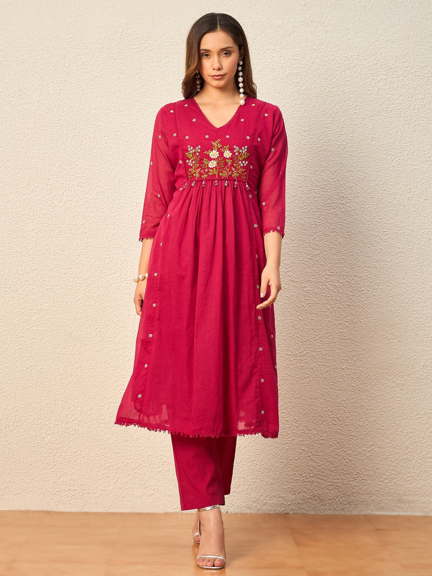 Women Floral Embroidered Empire Thread Work Kurta with Trousers & With Dupatta