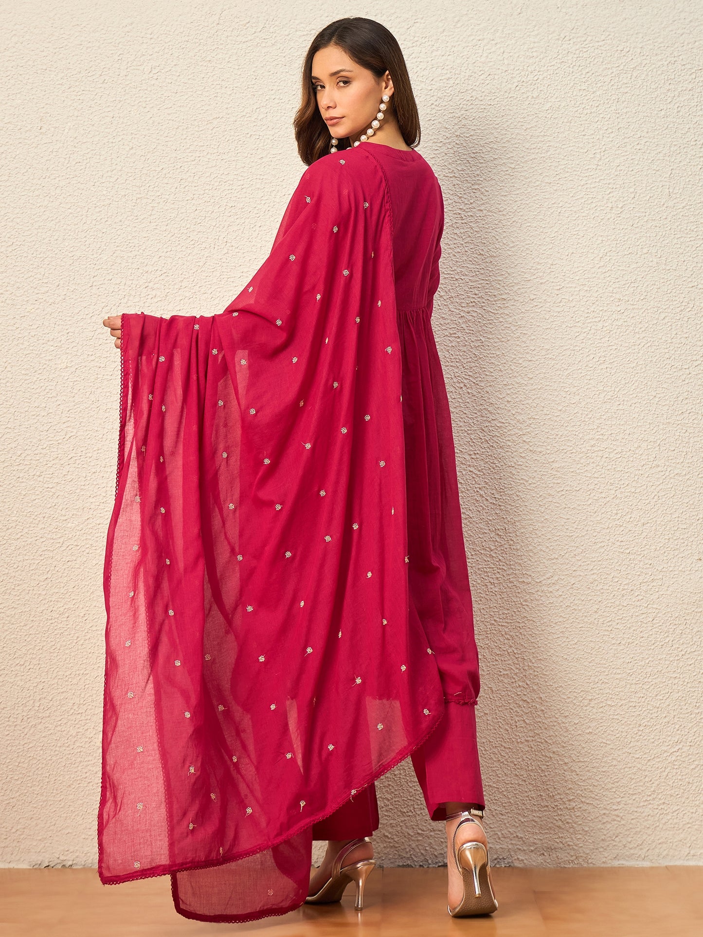 Women Floral Embroidered Empire Thread Work Kurta with Trousers & With Dupatta