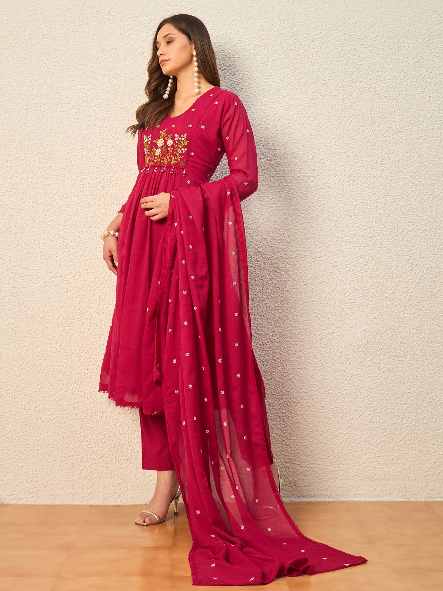 Women Floral Embroidered Empire Thread Work Kurta with Trousers & With Dupatta