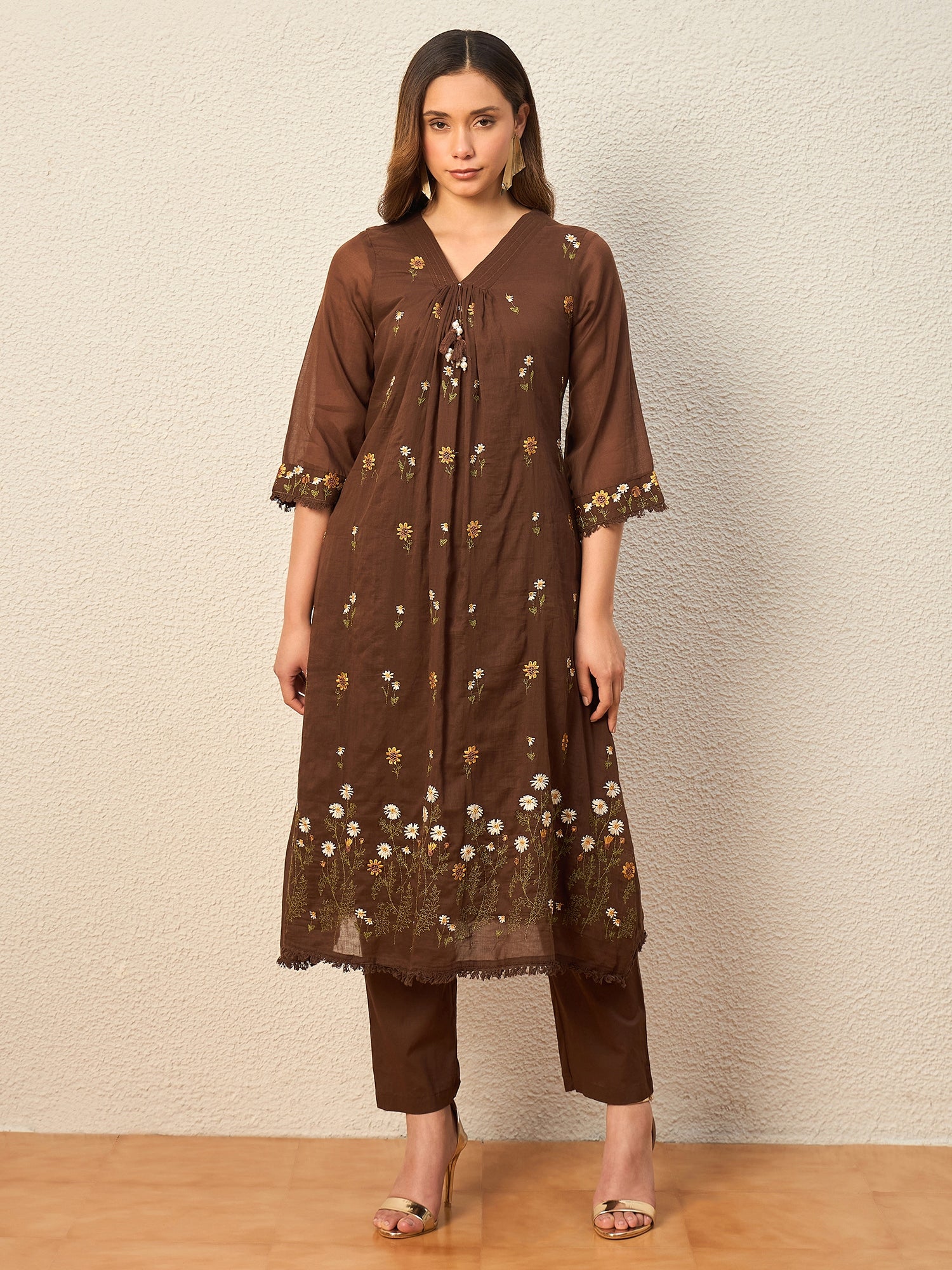 Women Floral Embroidered Regular Thread Work Kurta with Trousers & With Dupatta