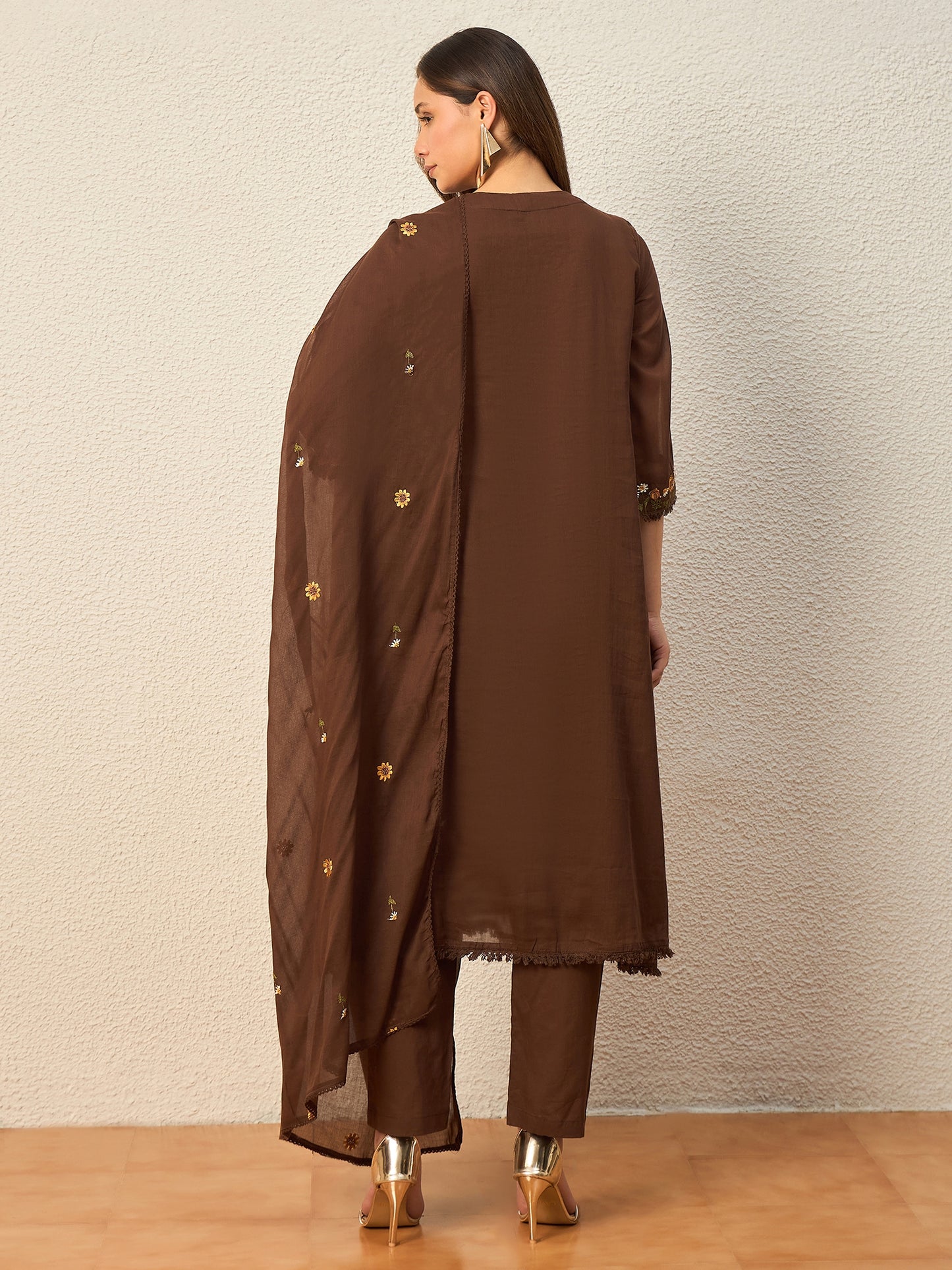 Women Floral Embroidered Regular Thread Work Kurta with Trousers & With Dupatta