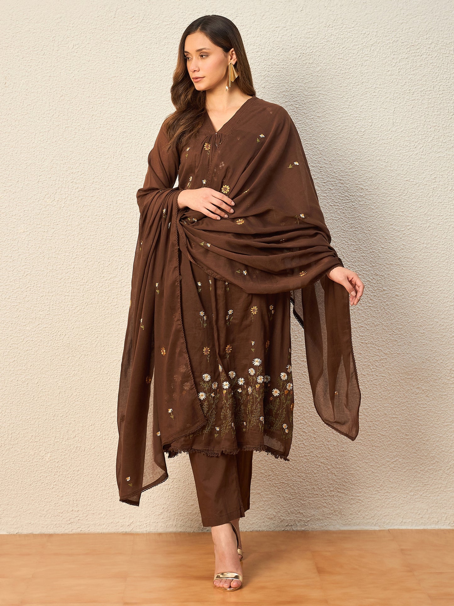 Women Floral Embroidered Regular Thread Work Kurta with Trousers & With Dupatta