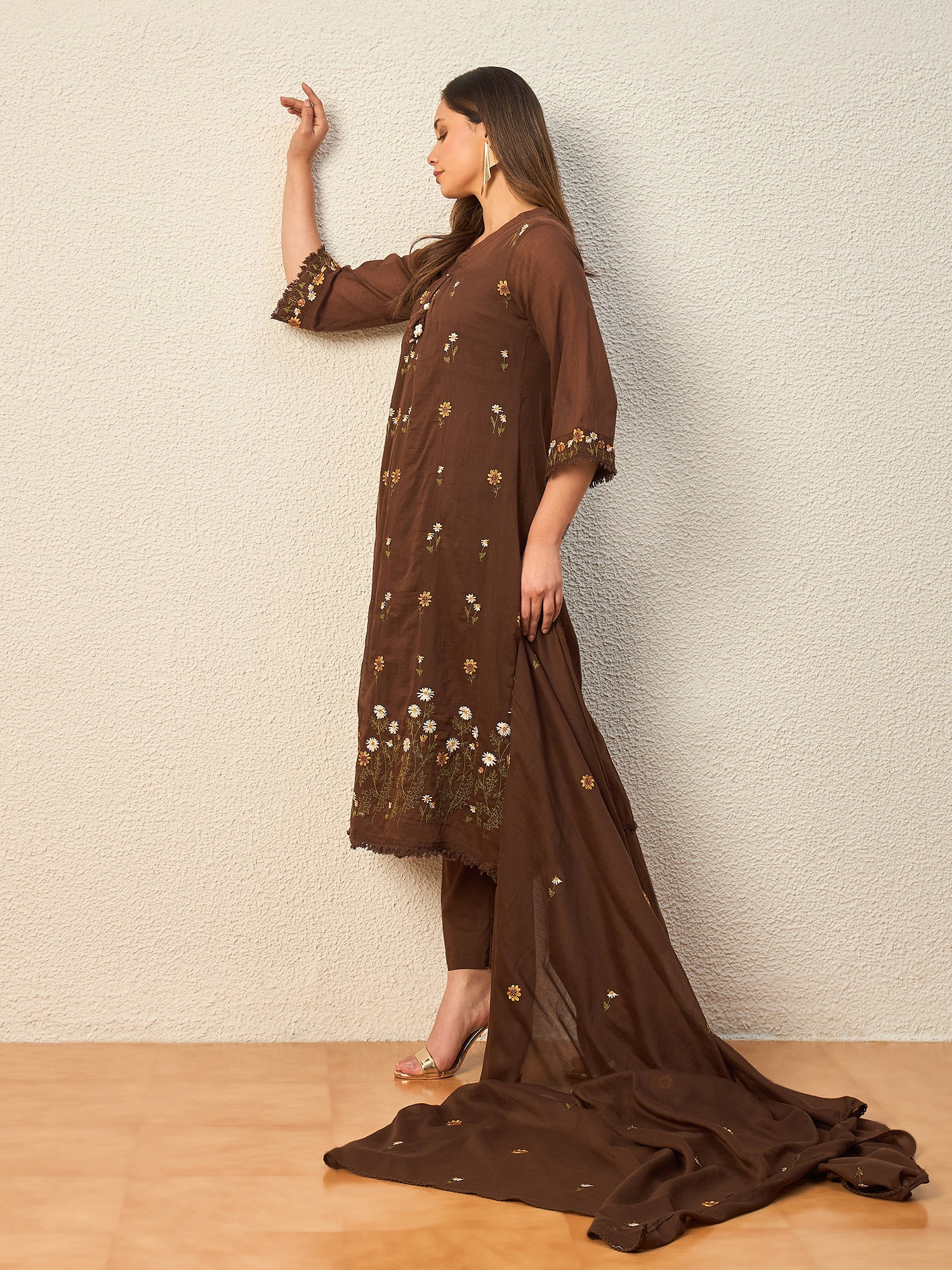 Women Floral Embroidered Regular Thread Work Kurta with Trousers & With Dupatta