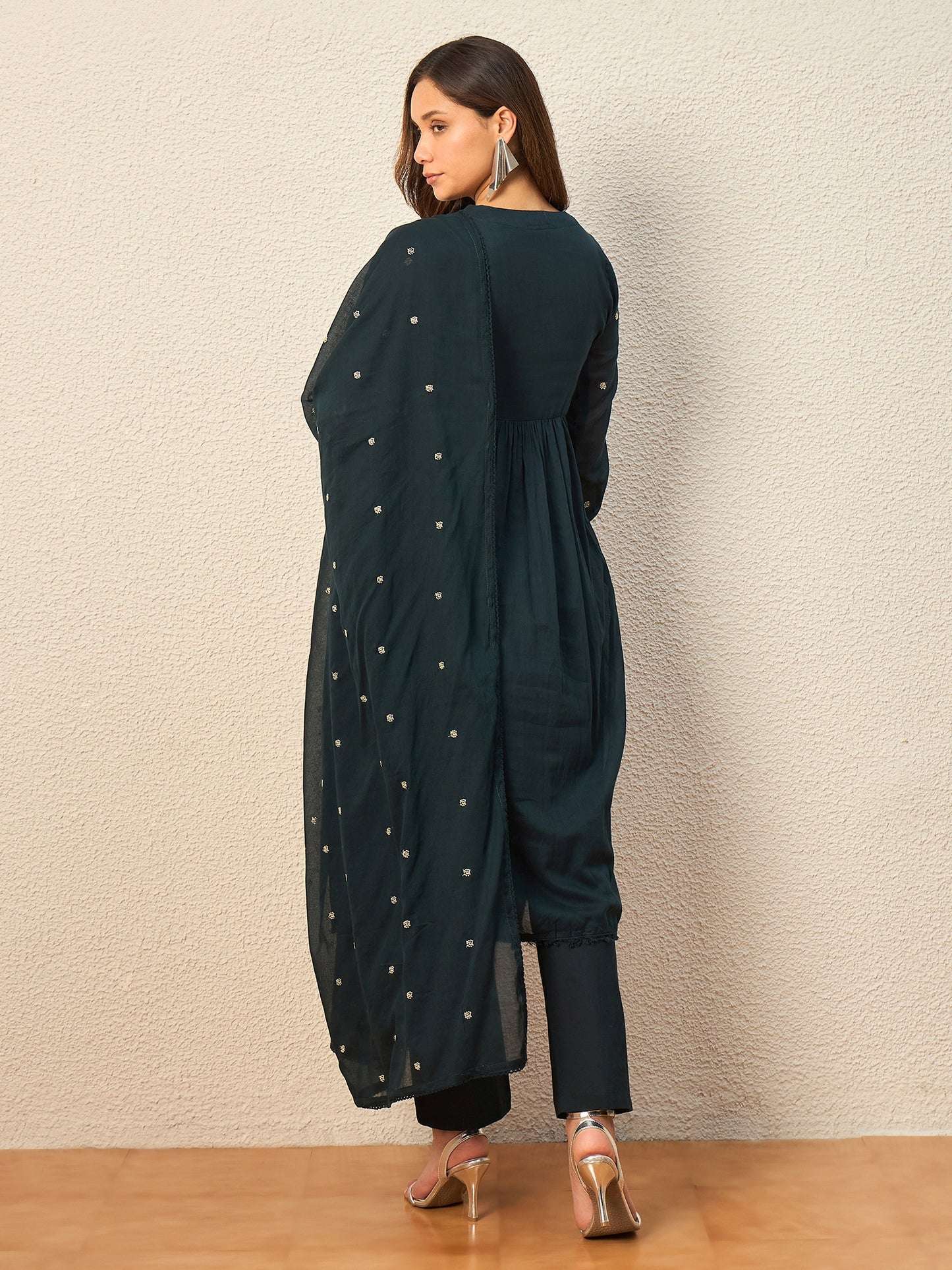 Women Floral Embroidered Empire Thread Work Kurta with Trousers & With Dupatta