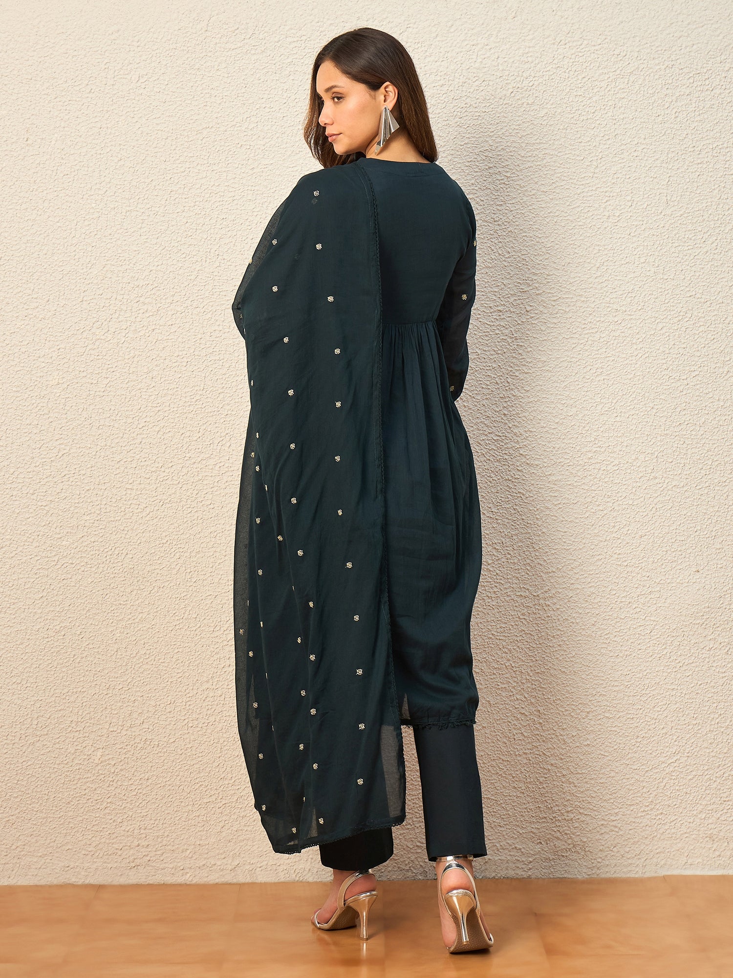 Women Floral Embroidered Empire Thread Work Kurta with Trousers & With Dupatta