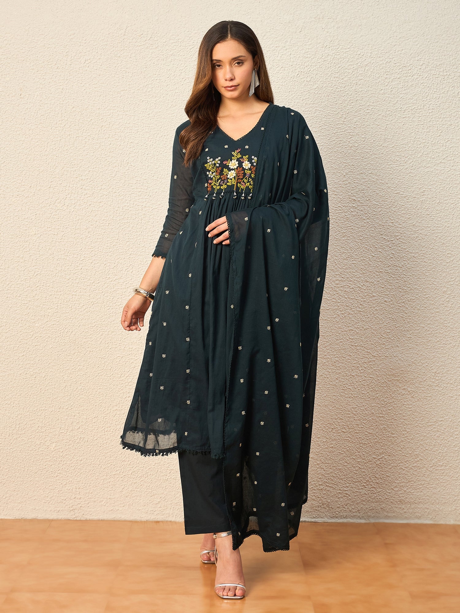 Women Floral Embroidered Empire Thread Work Kurta with Trousers & With Dupatta