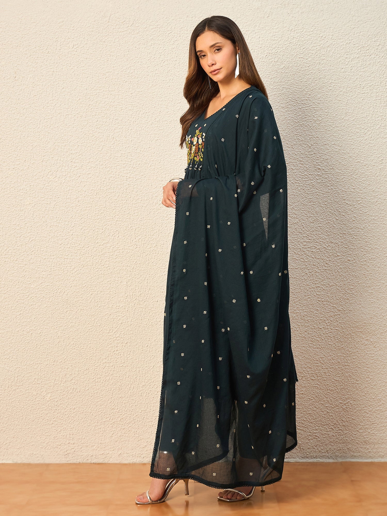 Women Floral Embroidered Empire Thread Work Kurta with Trousers & With Dupatta