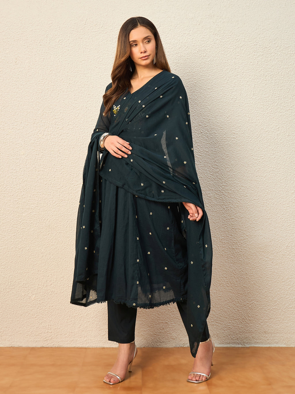 Women Floral Embroidered Empire Thread Work Kurta with Trousers & With Dupatta