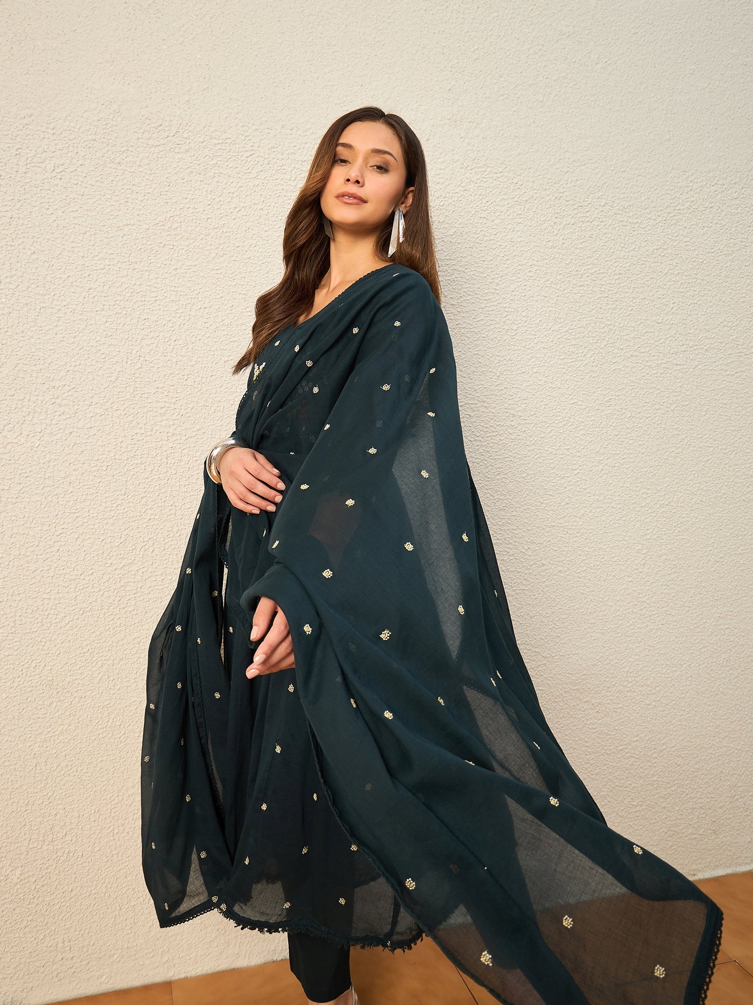 Women Floral Embroidered Empire Thread Work Kurta with Trousers & With Dupatta