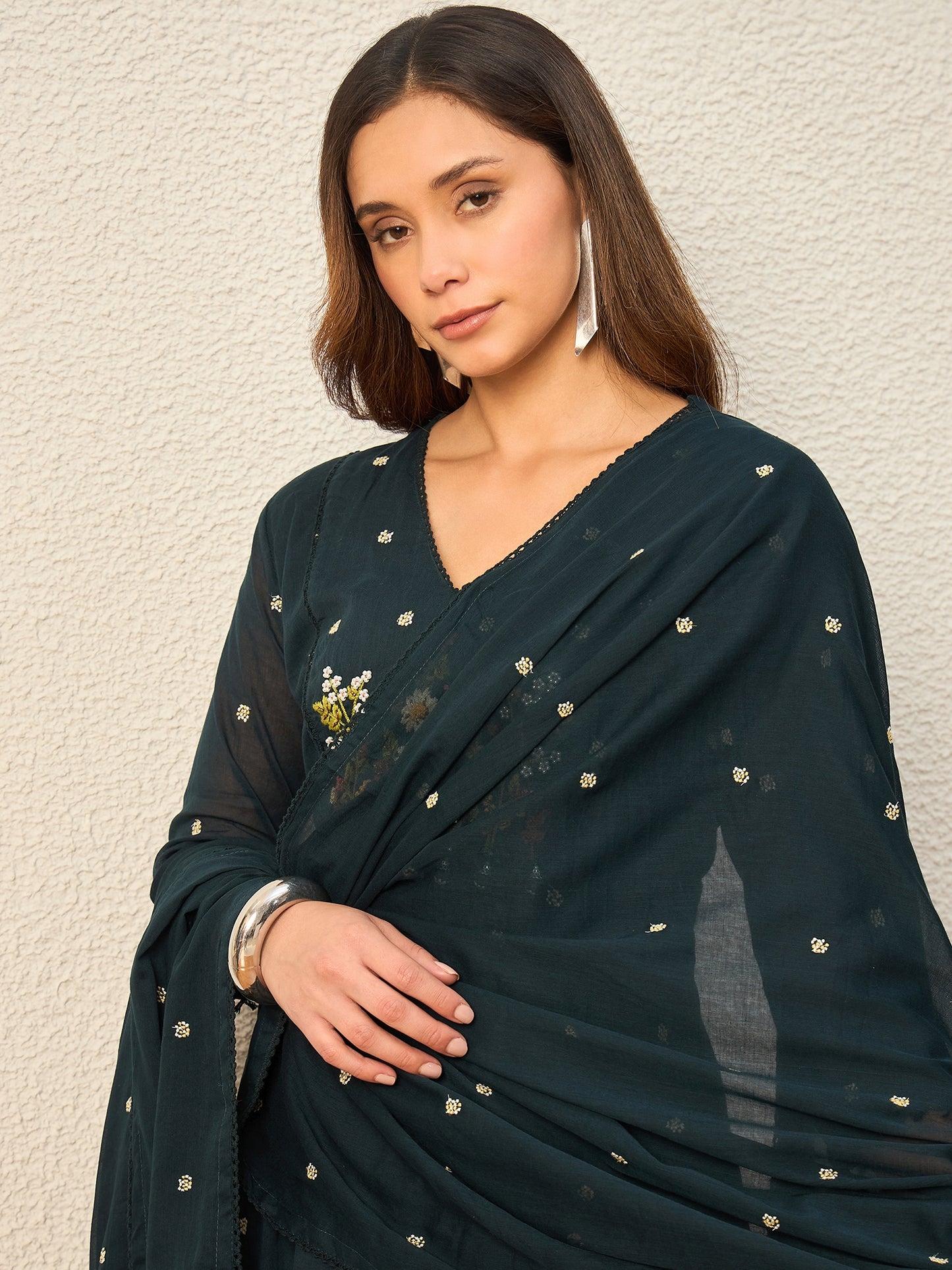 Women Floral Embroidered Empire Thread Work Kurta with Trousers & With Dupatta