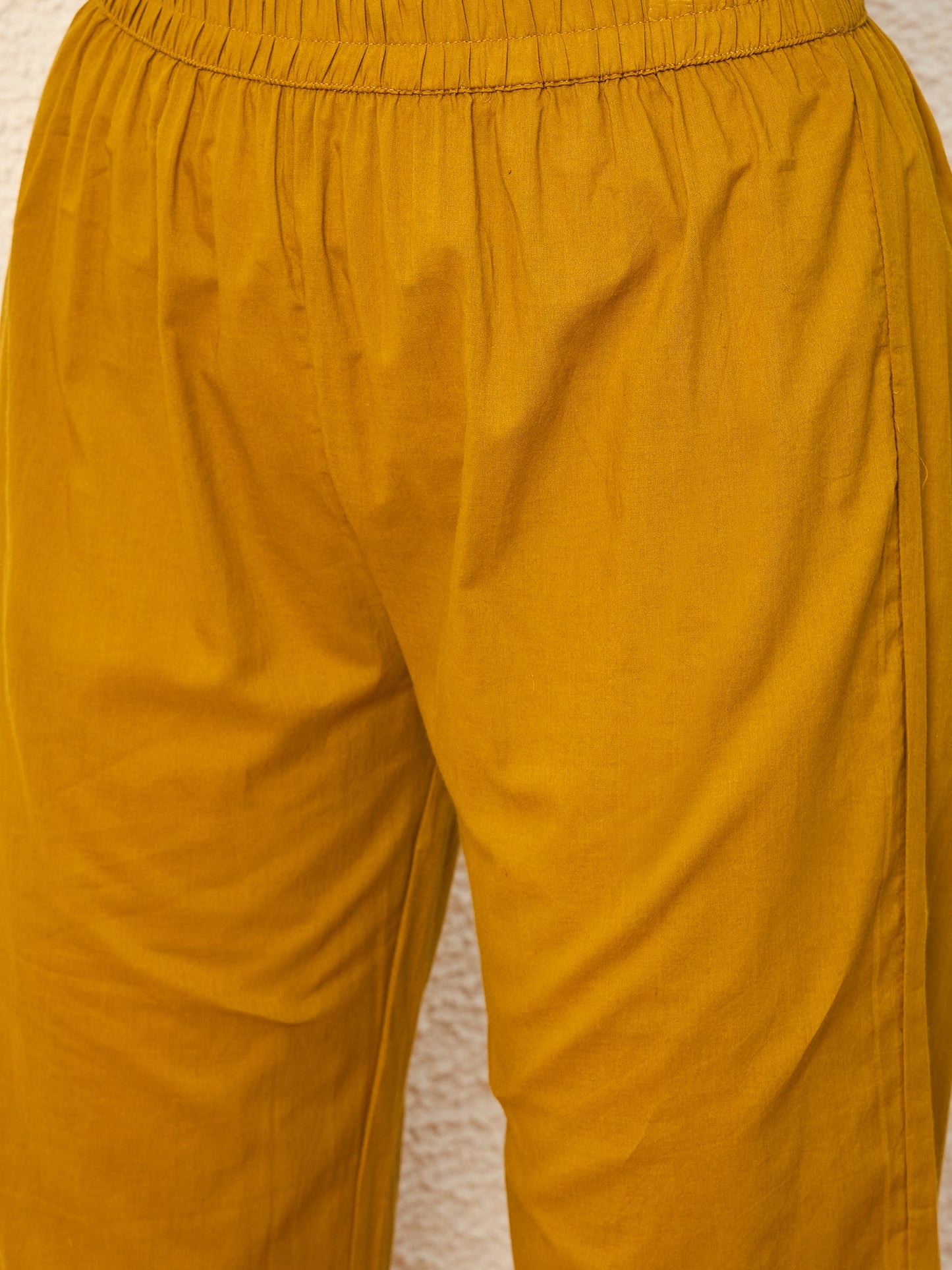 Women Floral Embroidered Empire Thread Work Kurta with Trousers & With Dupatta