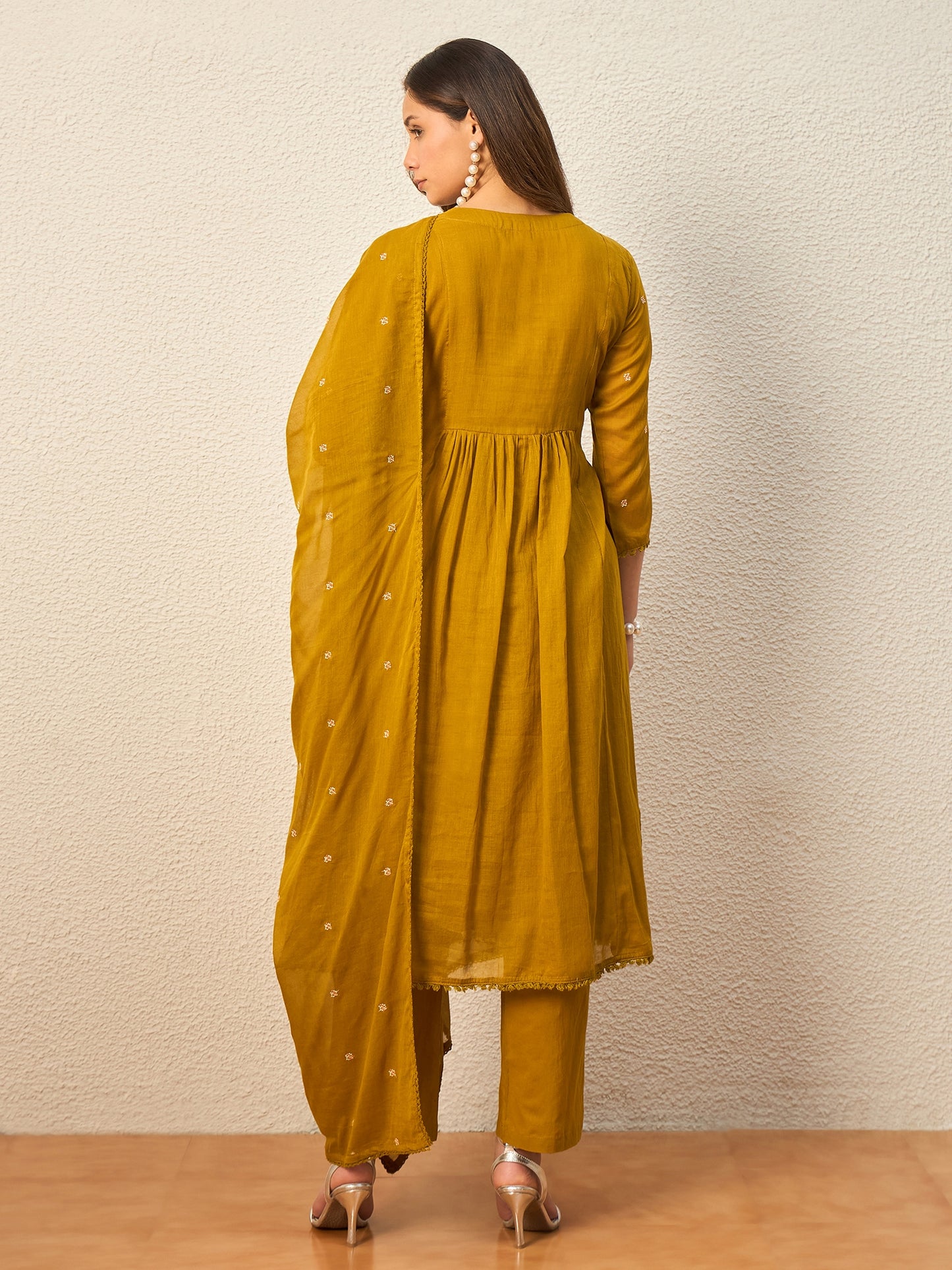 Women Floral Embroidered Empire Thread Work Kurta with Trousers & With Dupatta