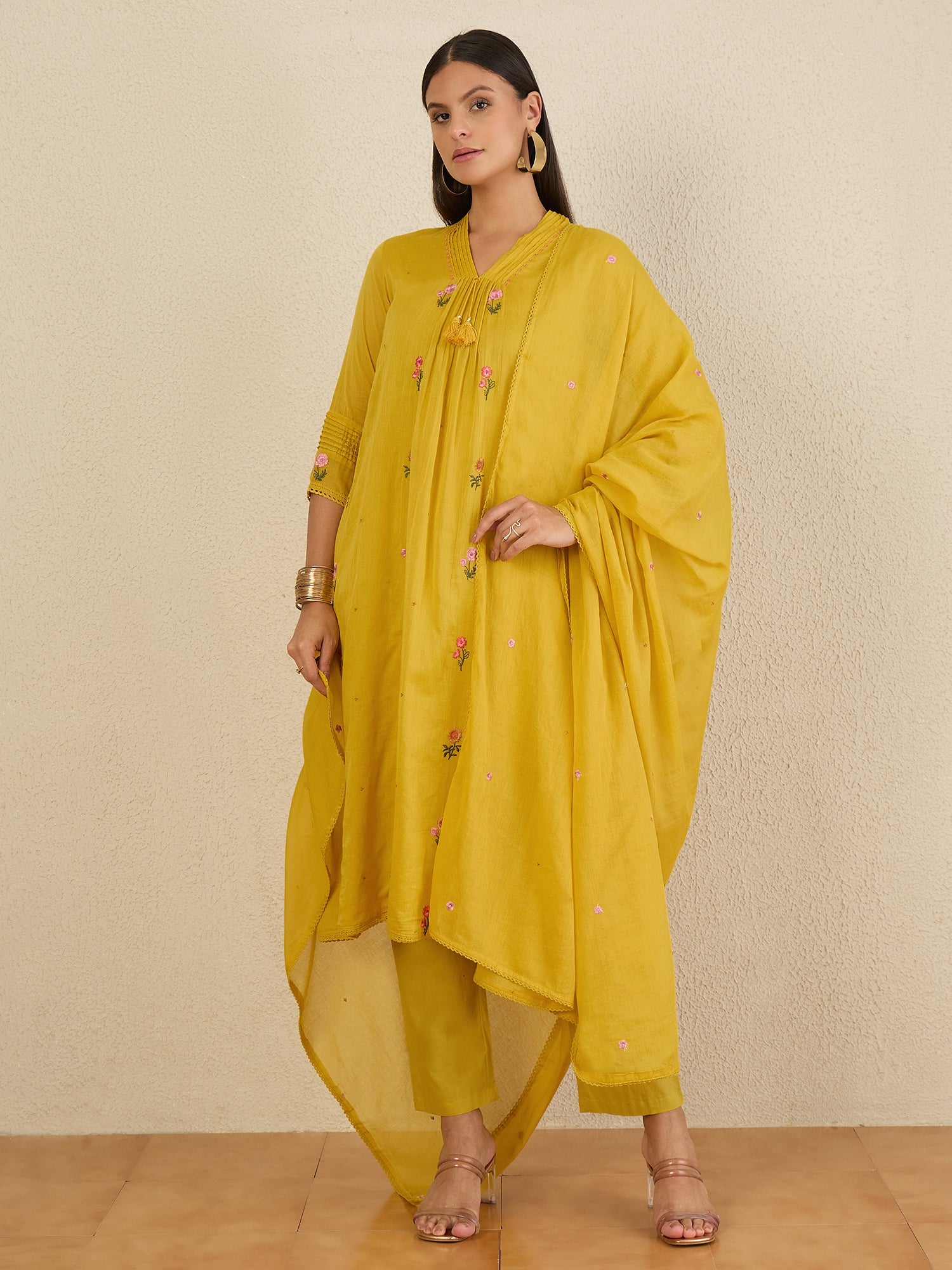 Women Floral Embroidered Regular Thread Work Kurta with Trousers & With Dupatta