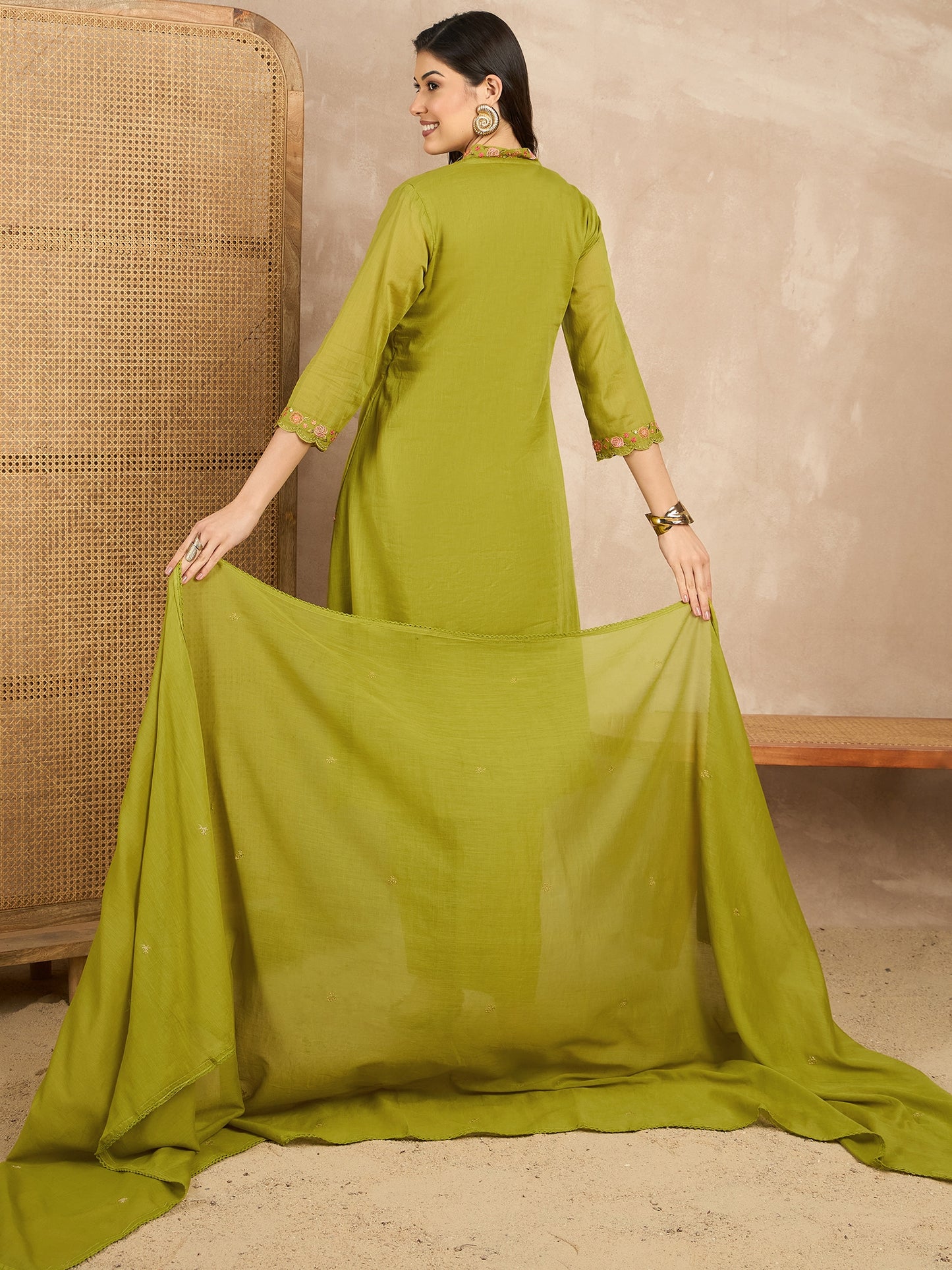 Women Floral Embroidered Pleated Thread Work Kurta with Trousers & With Dupatta