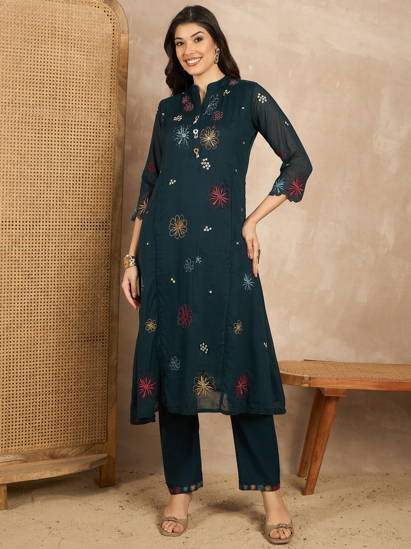 Women Floral Embroidered Regular Thread Work Kurta with Trousers & With Dupatta