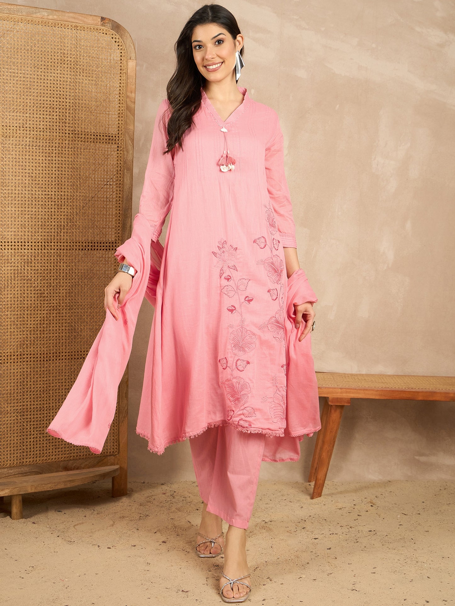 Women Floral Embroidered Regular Thread Work Kurta with Trousers & With Dupatta