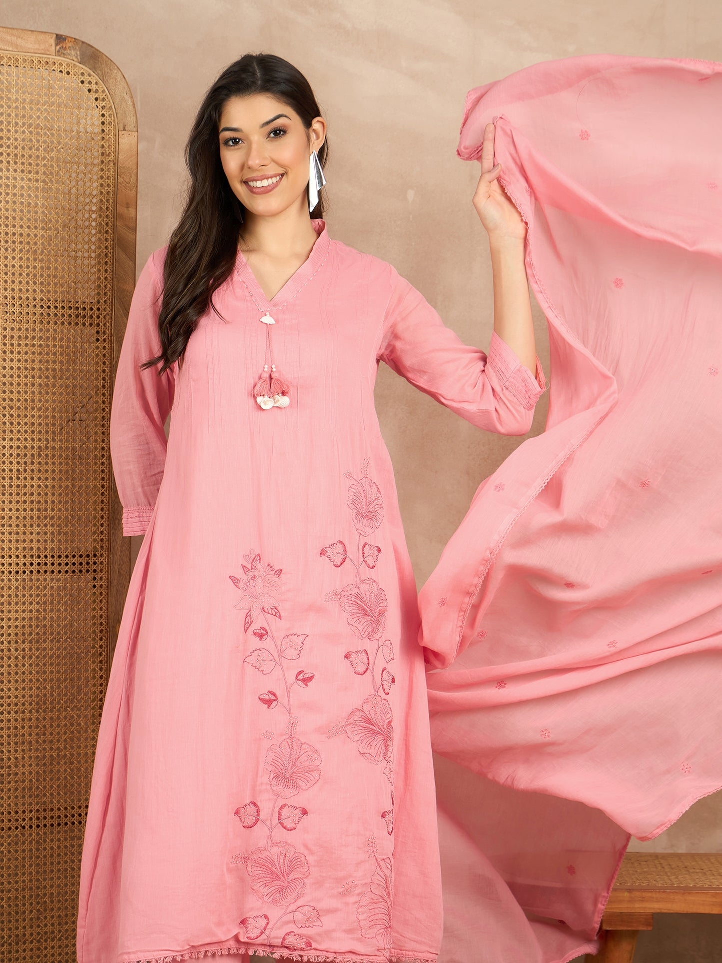 Women Floral Embroidered Regular Thread Work Kurta with Trousers & With Dupatta