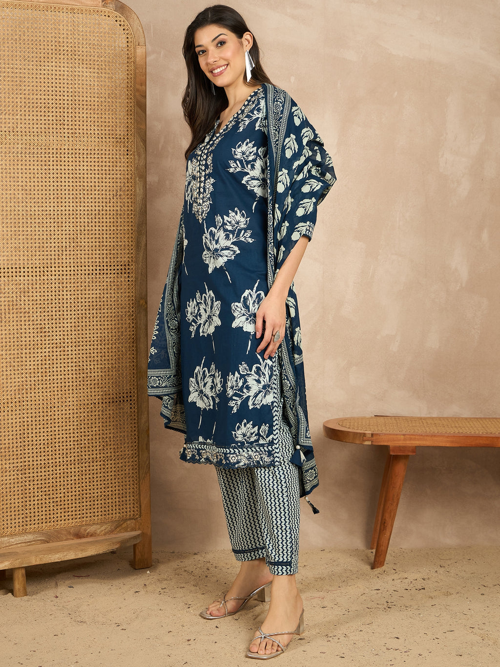 Women Floral Printed Regular Mirror Work Pure Cotton Kurta with Trousers & With Dupatta