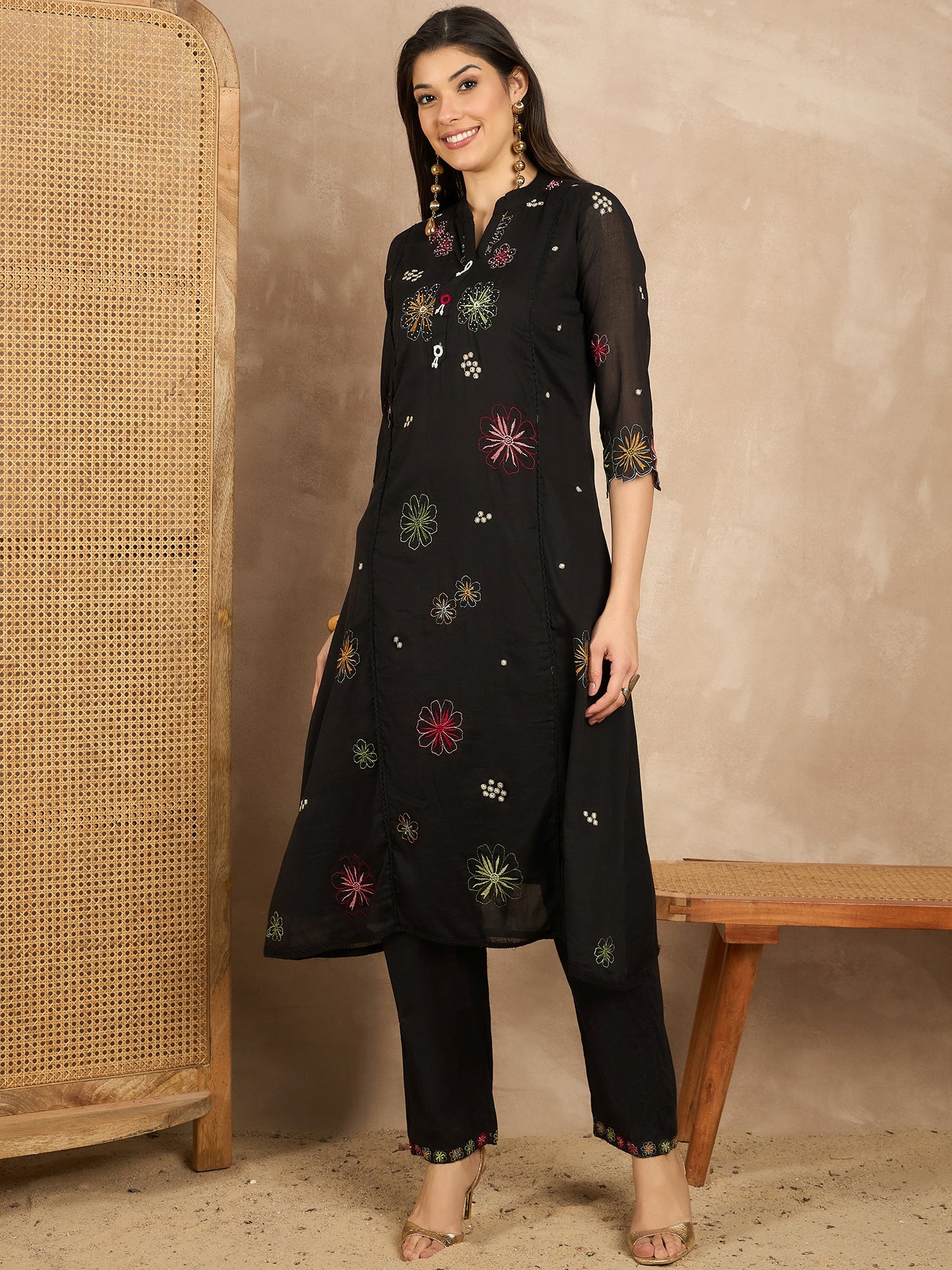 Women Floral Embroidered Regular Thread Work Kurta with Trousers & With Dupatta