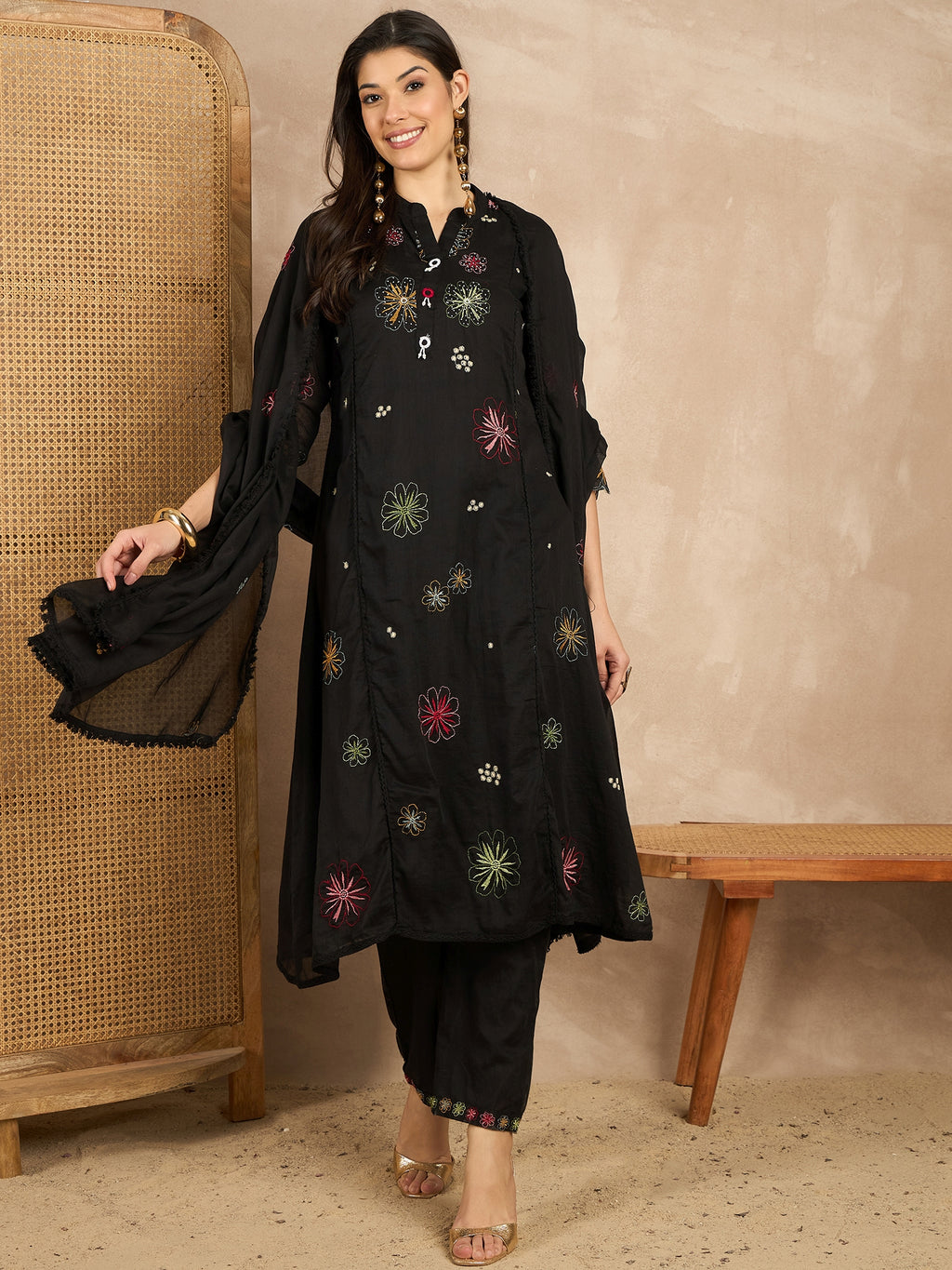 Women Floral Embroidered Regular Thread Work Kurta with Trousers & With Dupatta