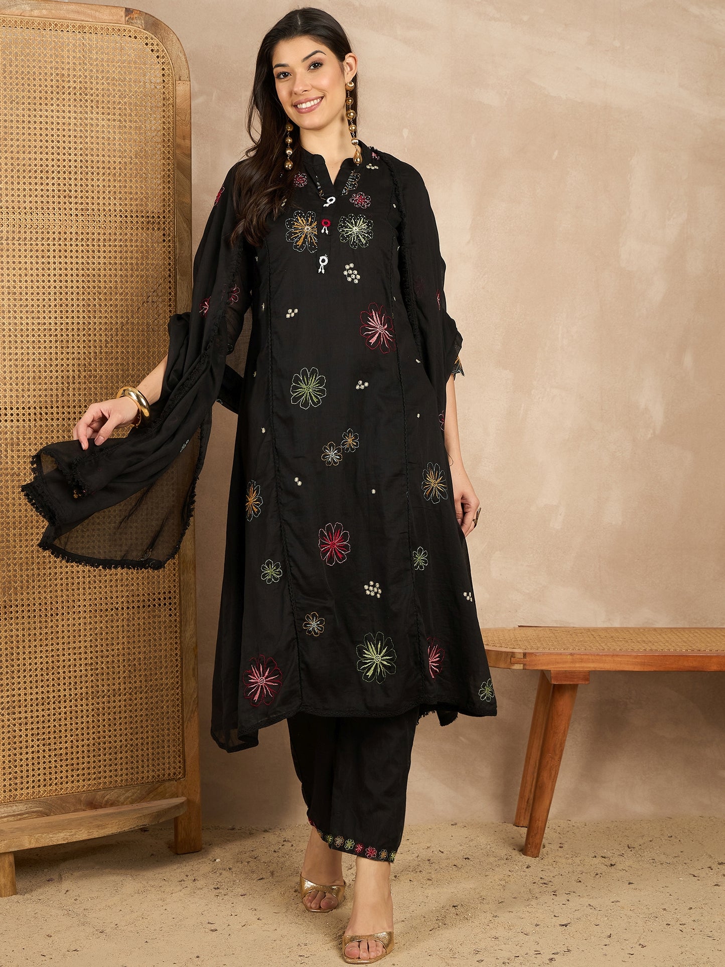 Women Floral Embroidered Regular Thread Work Kurta with Trousers & With Dupatta