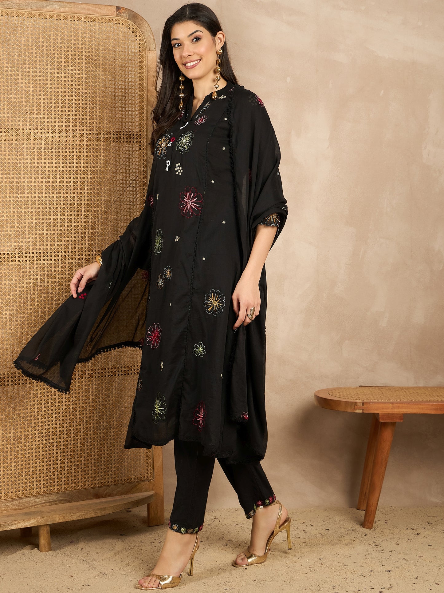 Women Floral Embroidered Regular Thread Work Kurta with Trousers & With Dupatta