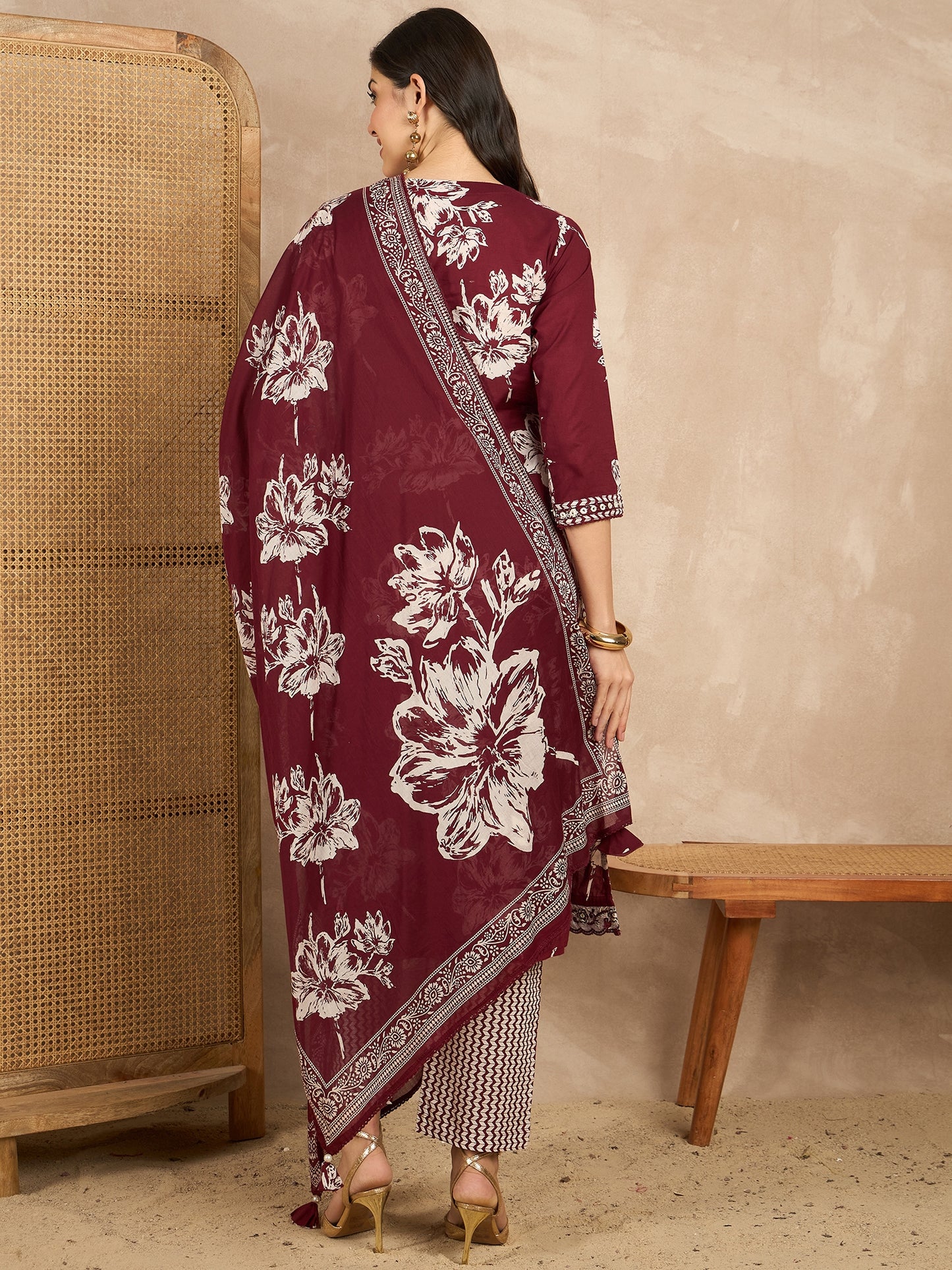 Women Floral Printed Regular Thread Work Pure Cotton Kurta with Trousers & With Dupatta