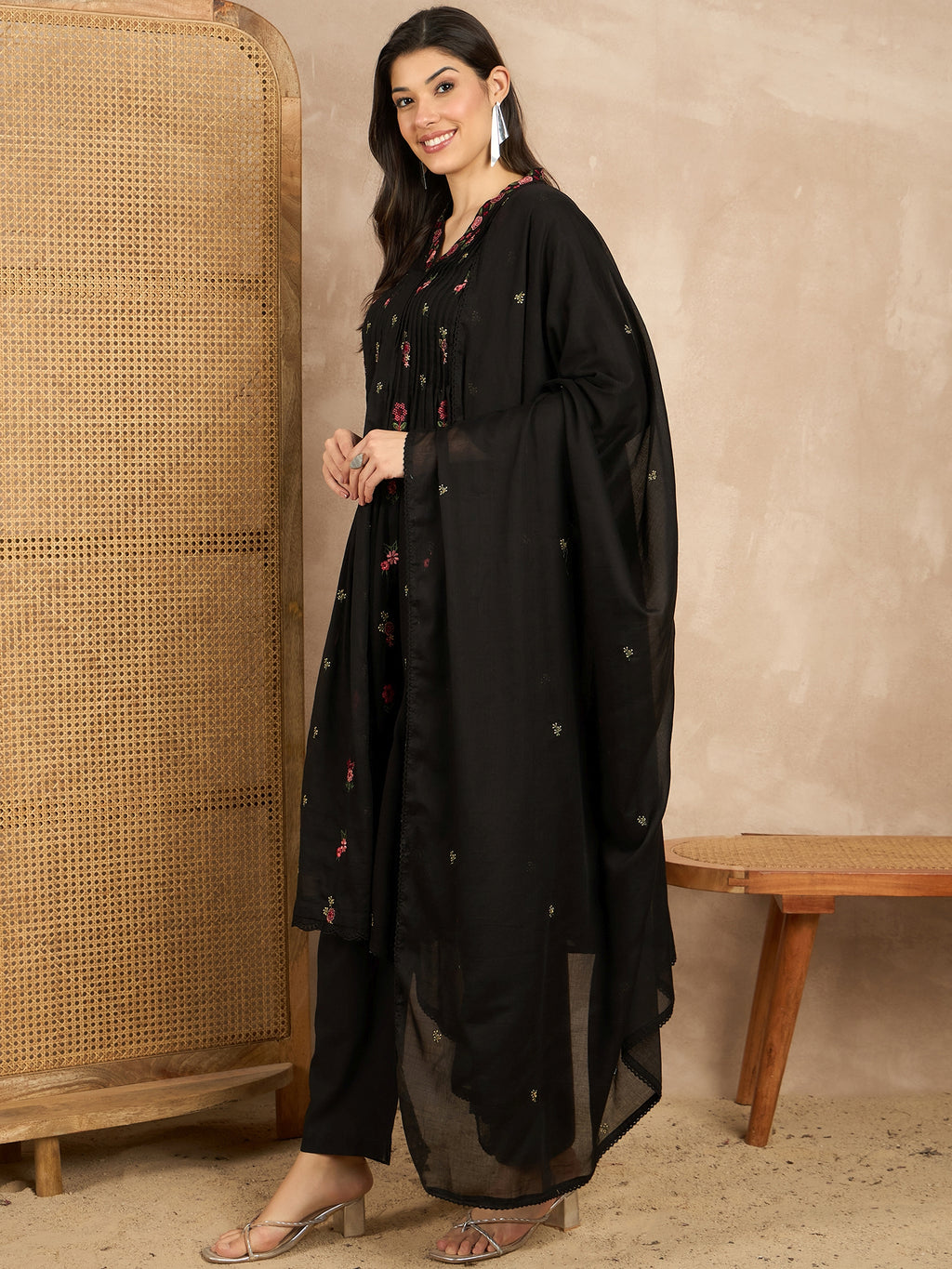 Women Floral Embroidered Pleated Thread Work Kurta with Trousers & With Dupatta