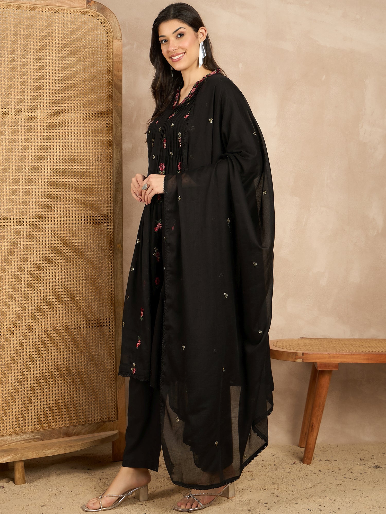 Women Floral Embroidered Pleated Thread Work Kurta with Trousers & With Dupatta