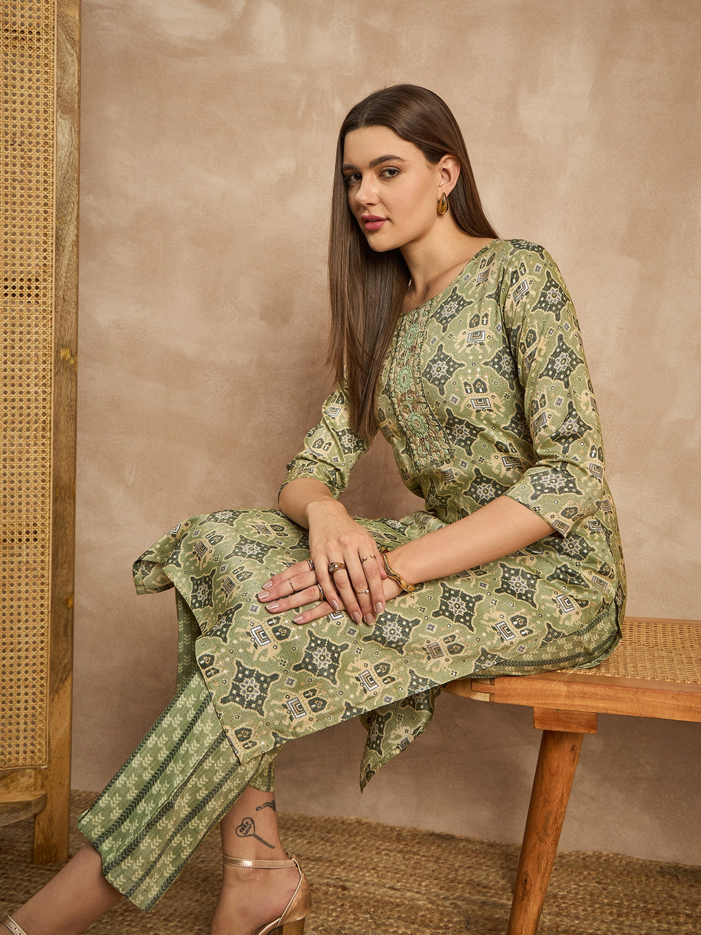 Women Floral Printed Regular Zardozi Kurta with Trousers